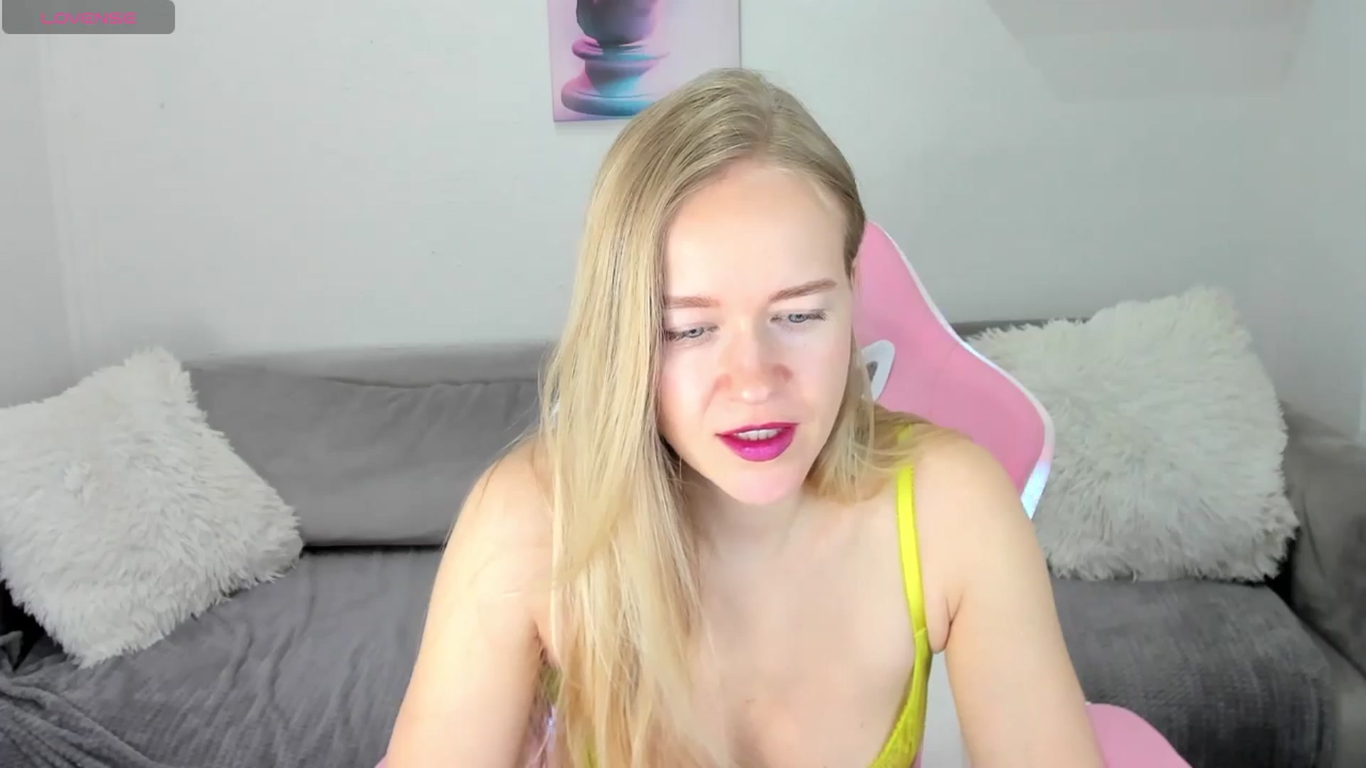 Gallery image thumbnail from Angel_Kristy's myfreecams stream on, 02/26/2025, 04:14 image 10 of 20