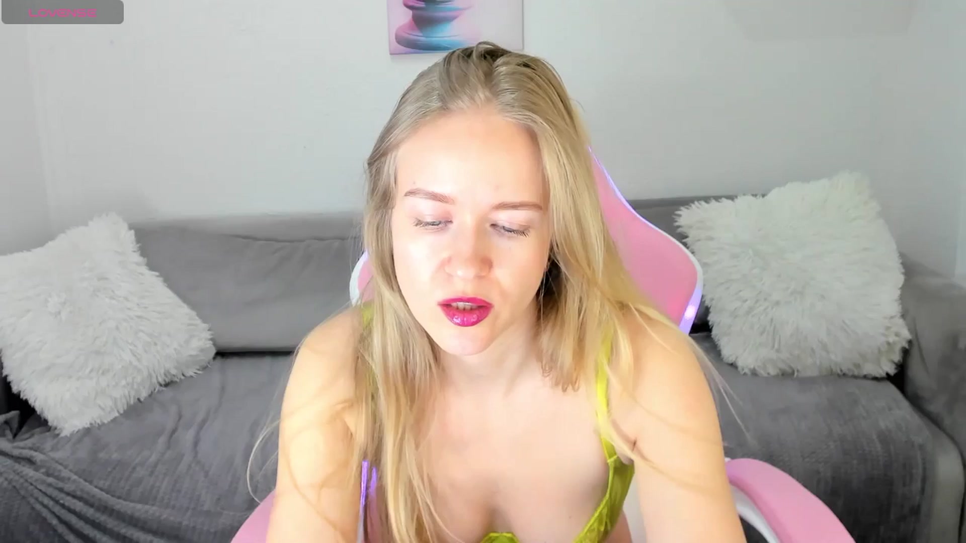 Gallery image thumbnail from Angel_Kristy's myfreecams stream on, 02/26/2025, 06:06 image 18 of 20
