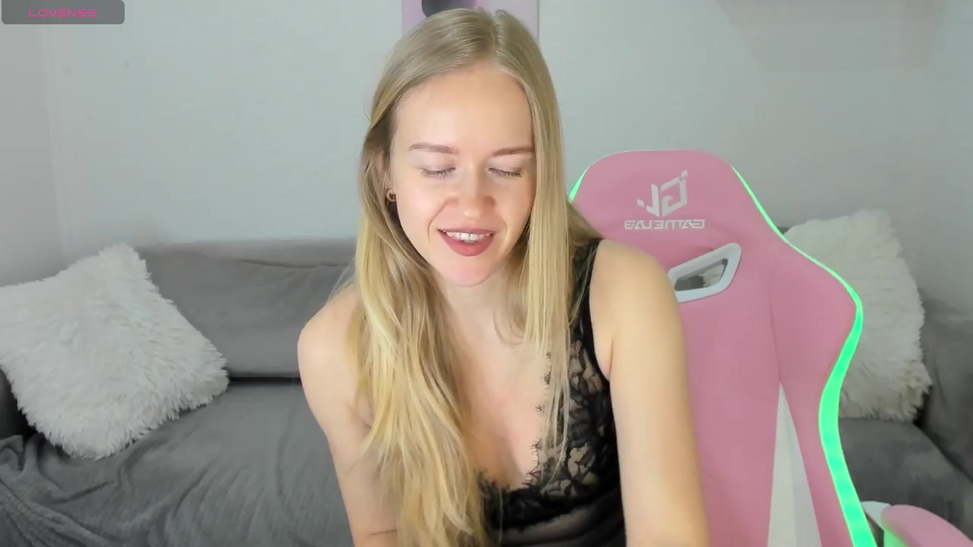 Gallery image thumbnail from Angel_Kristy's myfreecams stream on, 02/27/2025, 05:13 image 7 of 20