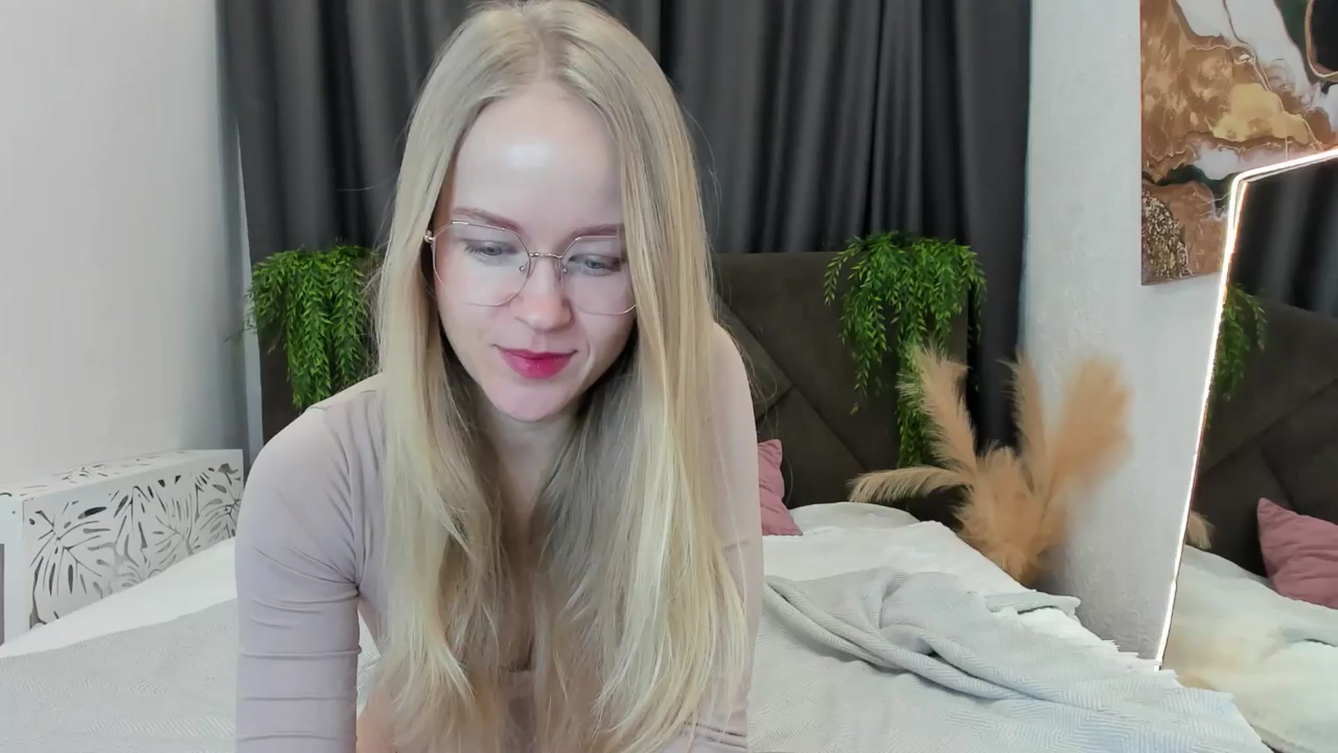 Gallery image thumbnail from Angel_Kristy's myfreecams stream on, 03/03/2025, 02:33 image 1 of 20