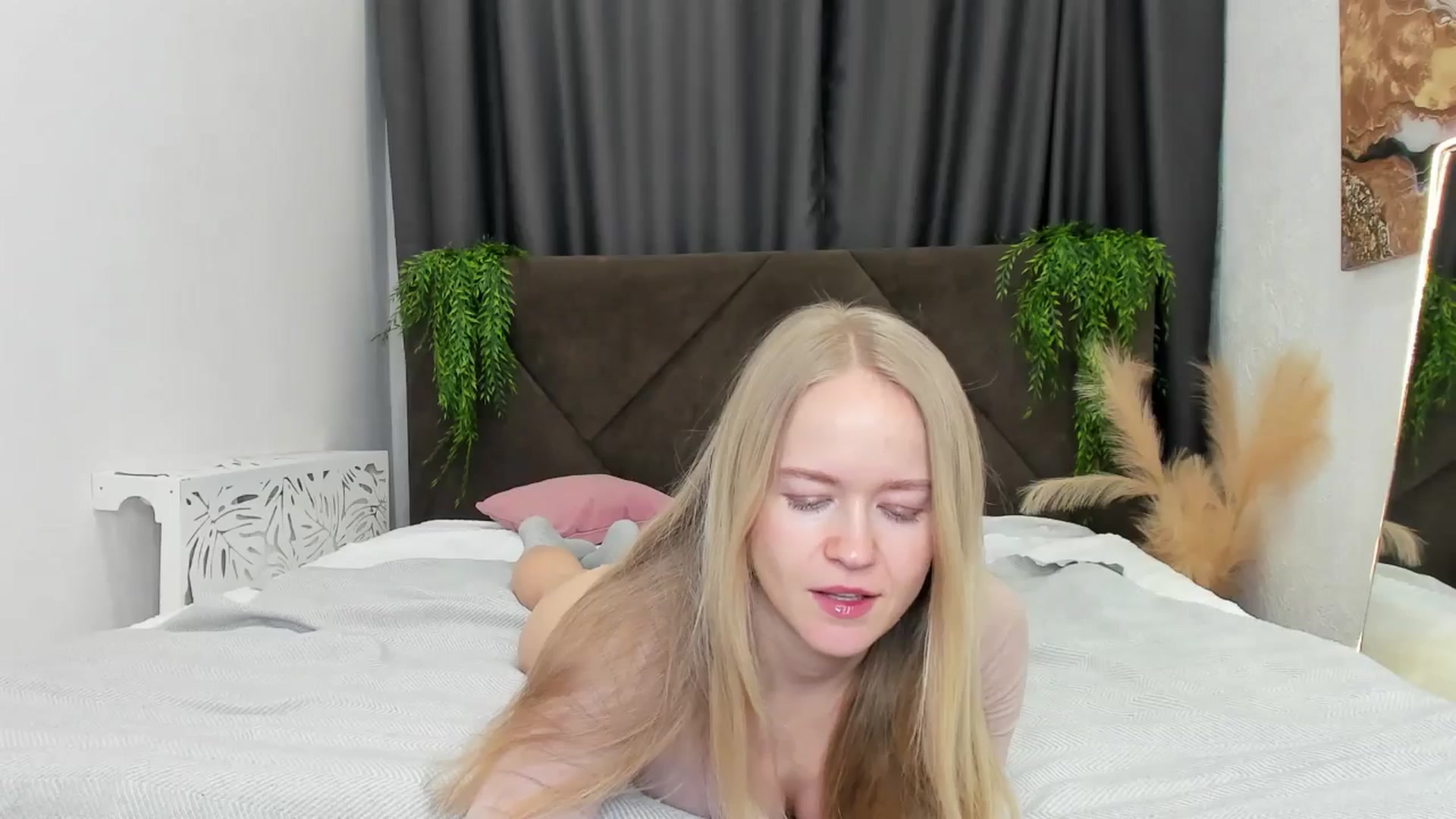 Gallery image thumbnail from Angel_Kristy's myfreecams stream on, 03/03/2025, 05:01 image 9 of 20