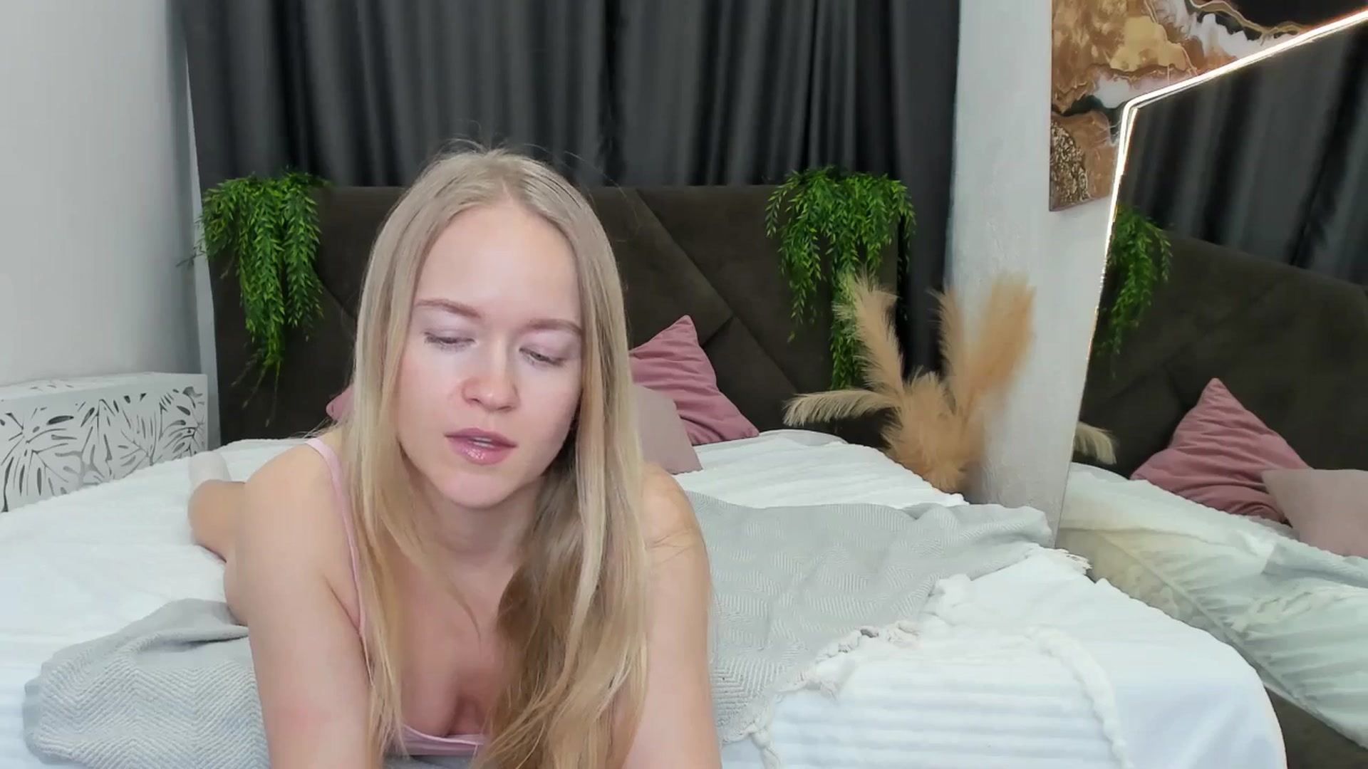 Gallery image thumbnail from Angel_Kristy's myfreecams stream on, 03/04/2025, 06:11 image 2 of 20