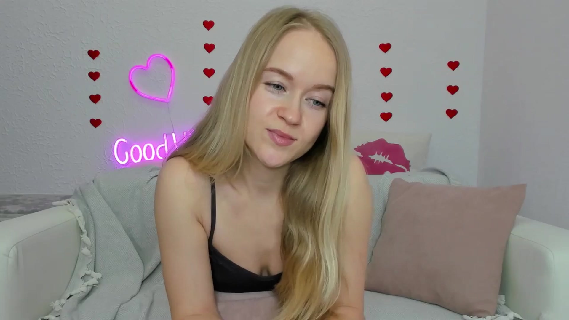 Gallery image thumbnail from Angel_Kristy's myfreecams stream on, 03/09/2025, 06:40 image 17 of 20