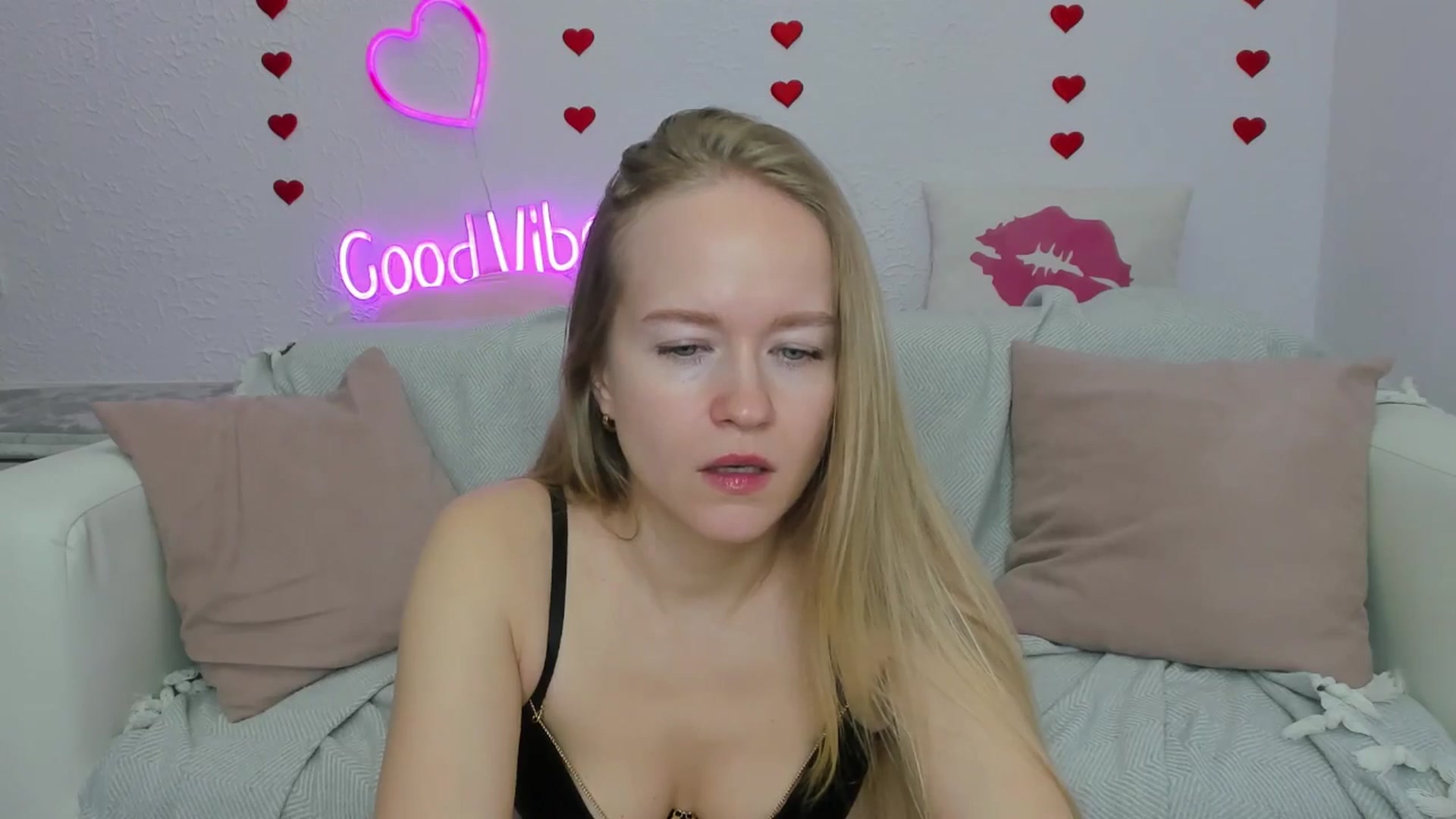 Gallery image thumbnail from Angel_Kristy's myfreecams stream on, 03/12/2025, 05:03 image 18 of 20