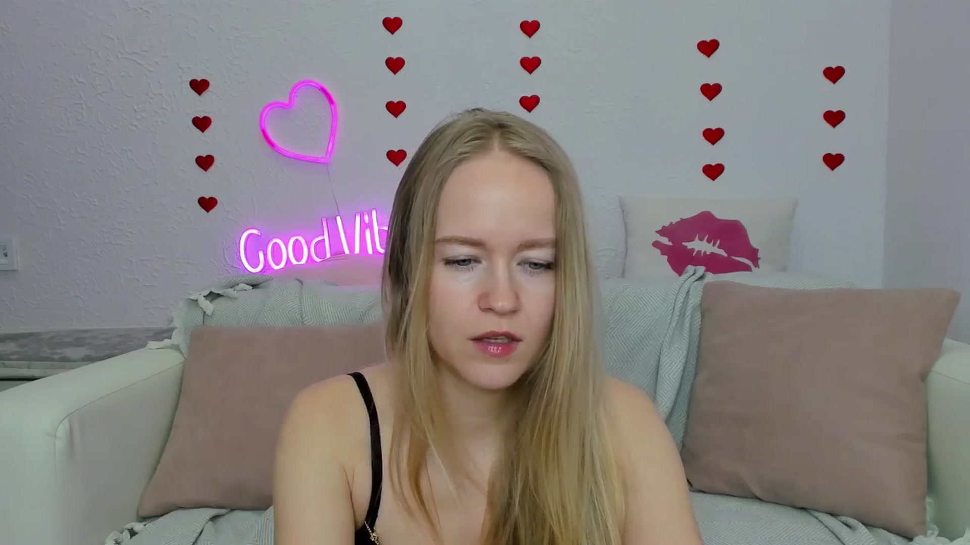 Gallery image thumbnail from Angel_Kristy's myfreecams stream on, 03/12/2025, 06:03 image 12 of 20