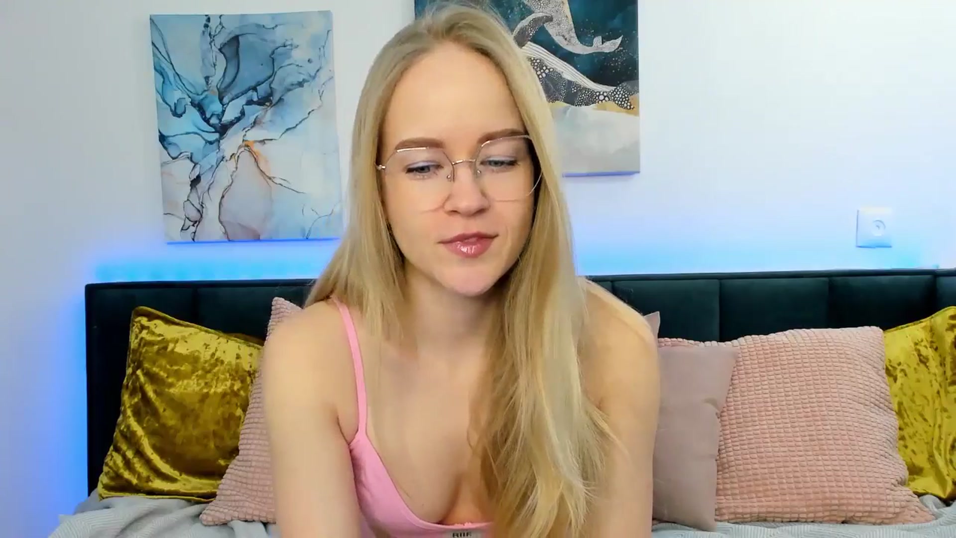 Gallery image thumbnail from Angel_Kristy's myfreecams stream on, 03/21/2025, 01:47 image 9 of 20