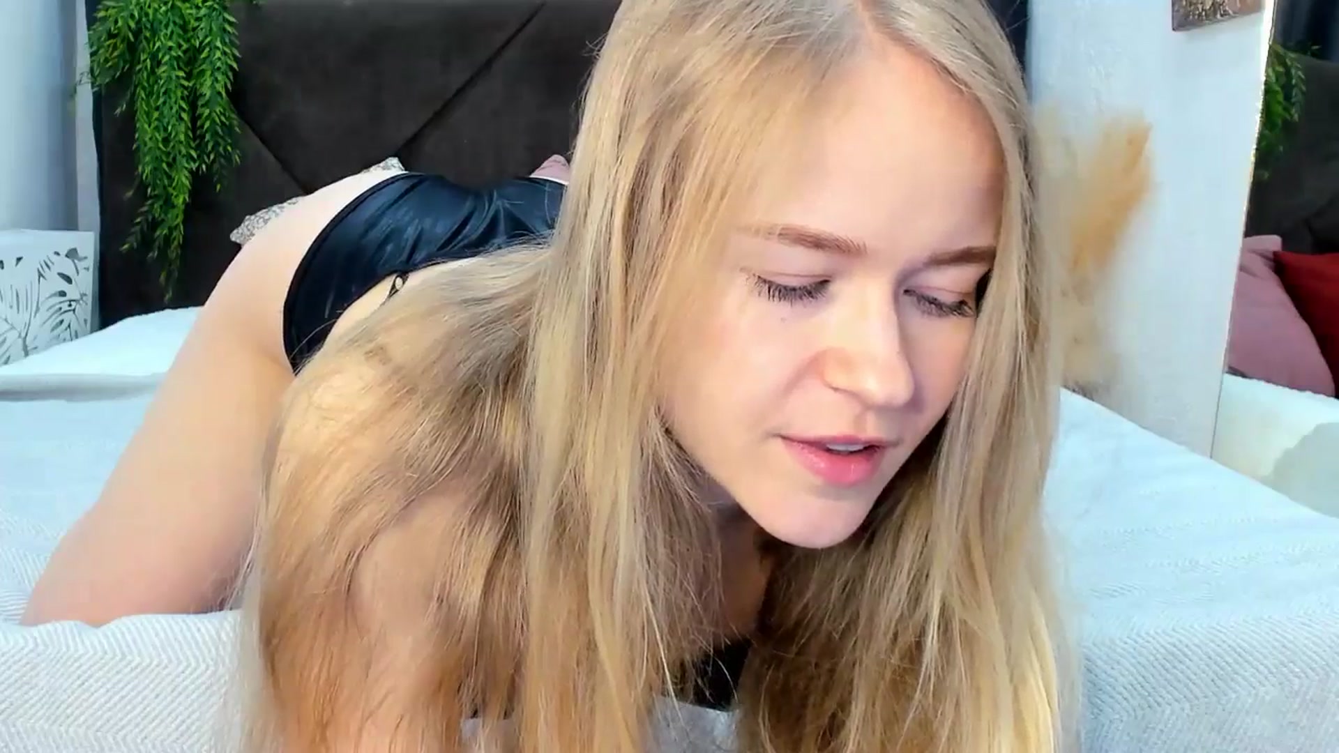 Gallery image thumbnail from Angel_Kristy's myfreecams stream on, 04/04/2025, 03:35 image 20 of 20