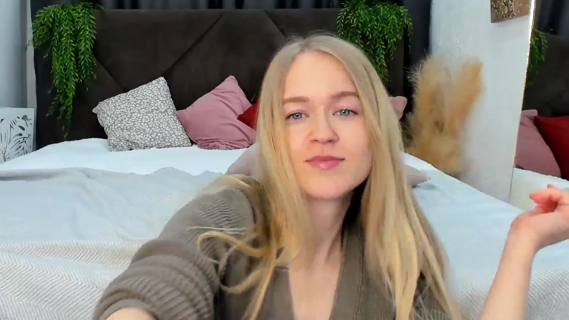 Gallery image thumbnail from Angel_Kristy's myfreecams stream on, 04/04/2025, 05:53 image 4 of 20