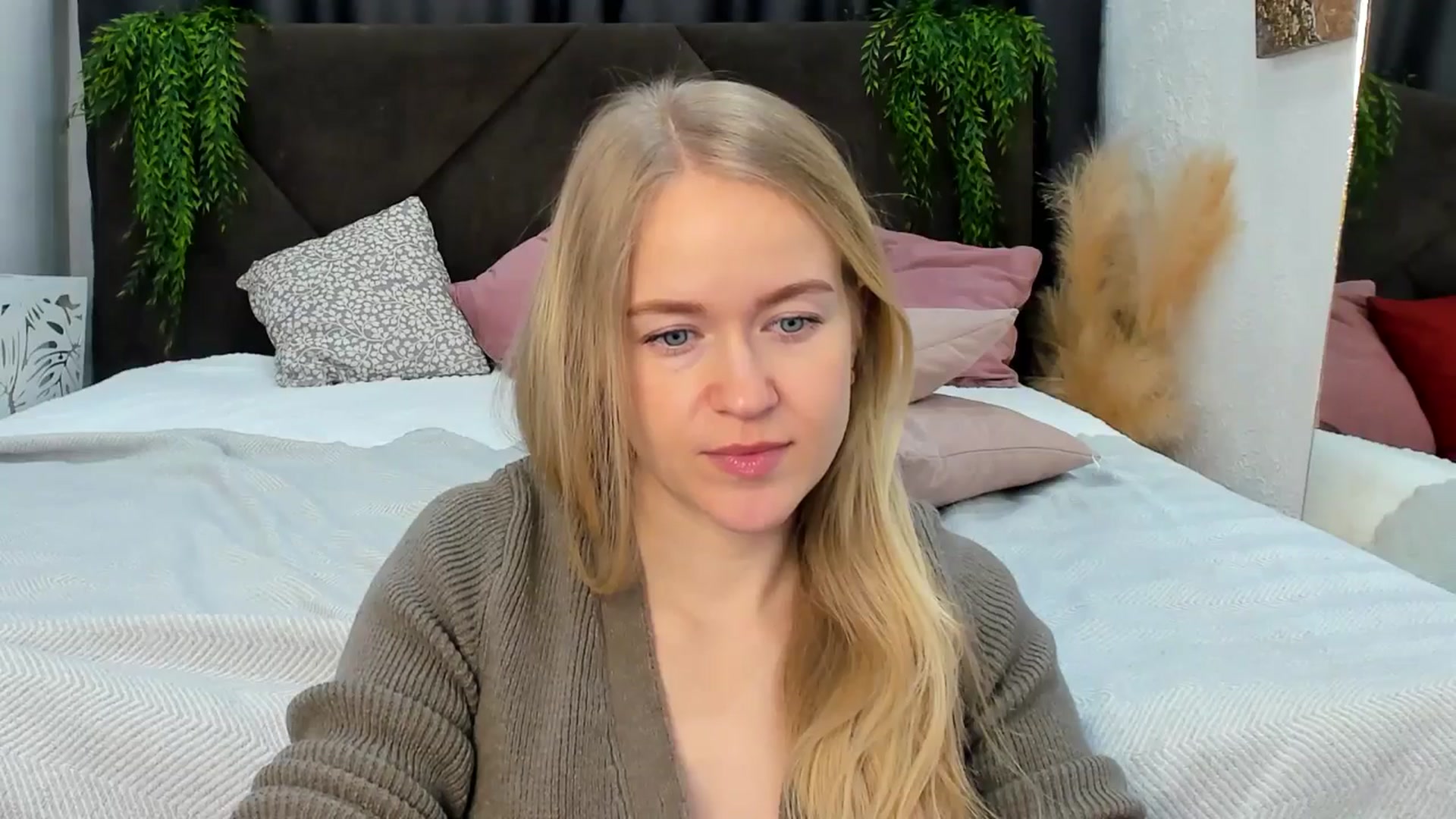 Gallery image thumbnail from Angel_Kristy's myfreecams stream on, 04/04/2025, 05:53 image 2 of 20