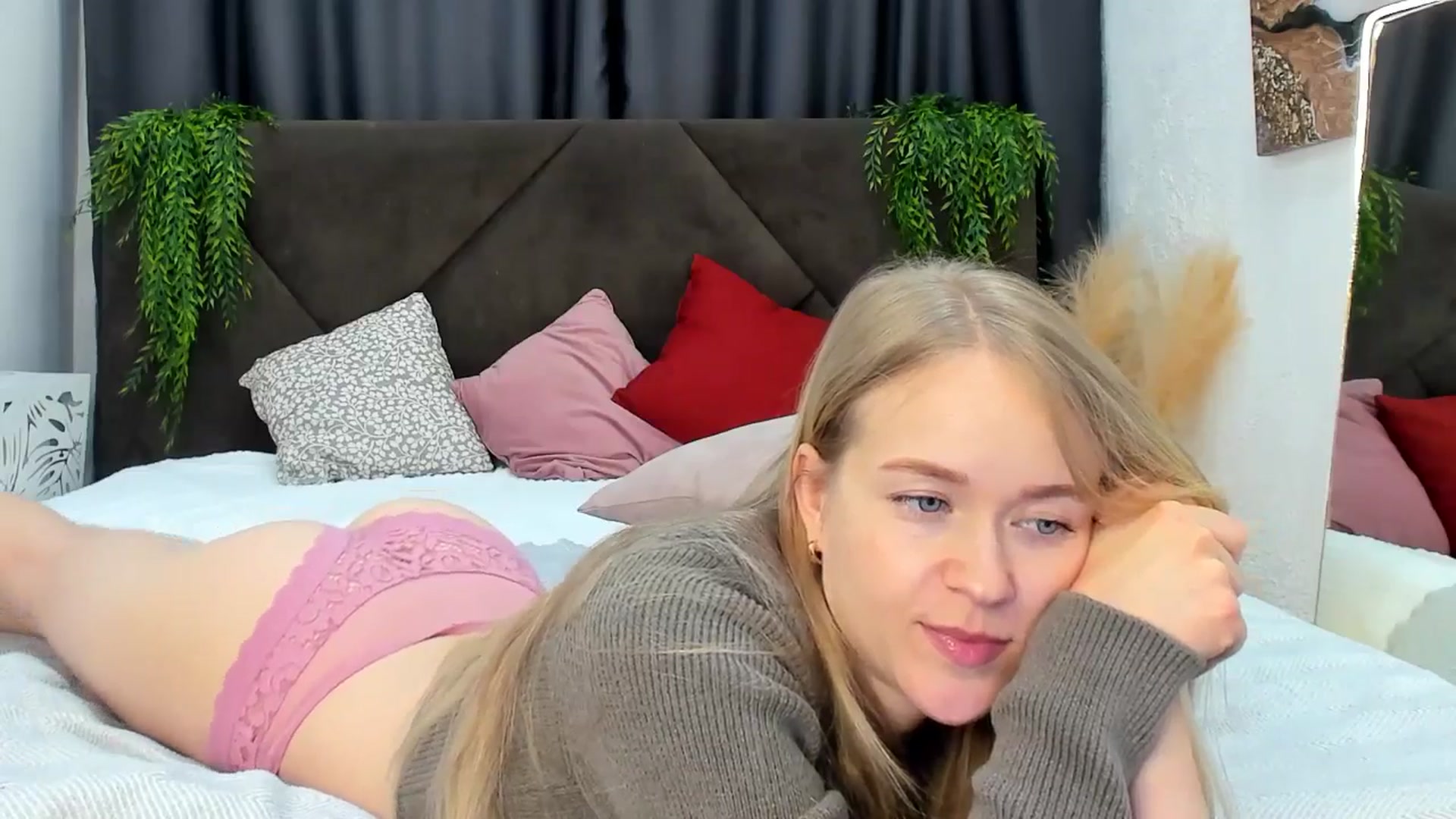 Gallery image thumbnail from Angel_Kristy's myfreecams stream on, 04/04/2025, 05:53 image 16 of 20