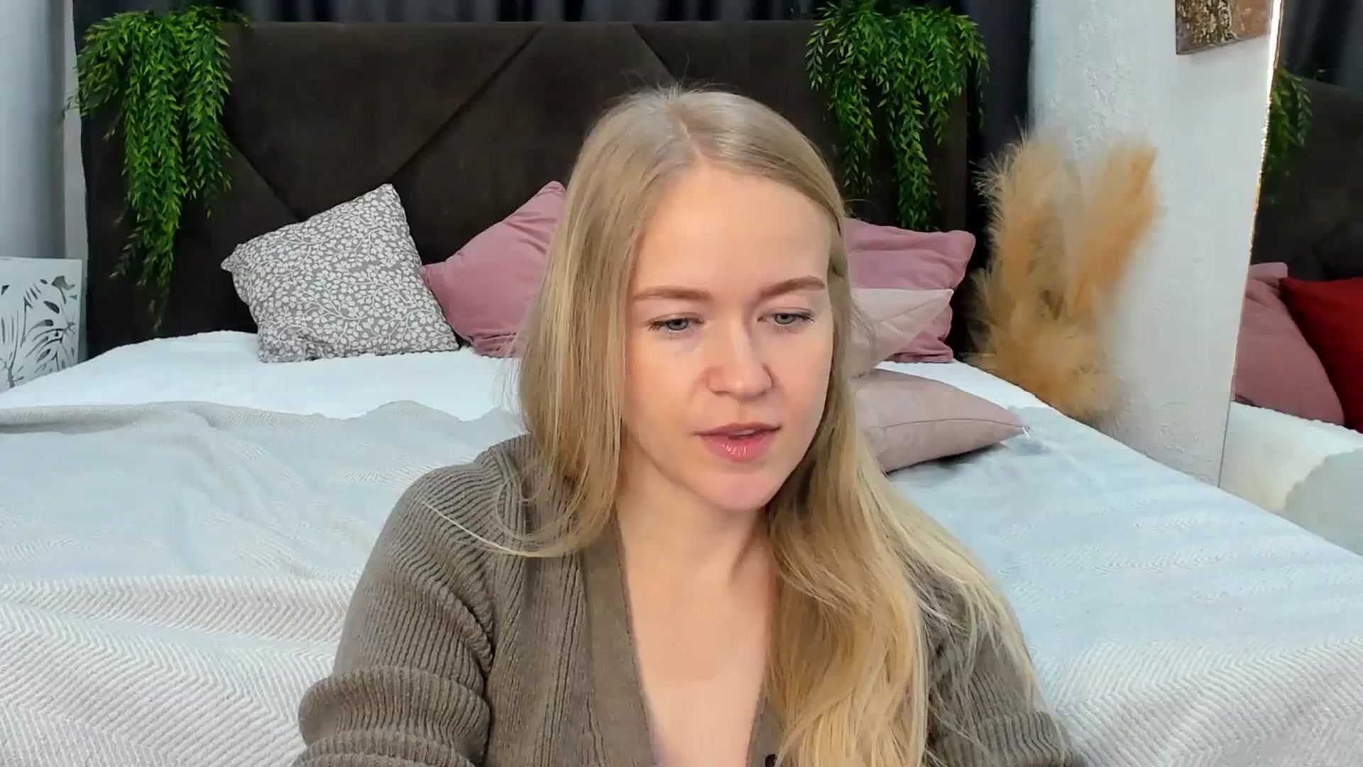 Gallery image thumbnail from Angel_Kristy's myfreecams stream on, 04/04/2025, 05:53 image 3 of 20