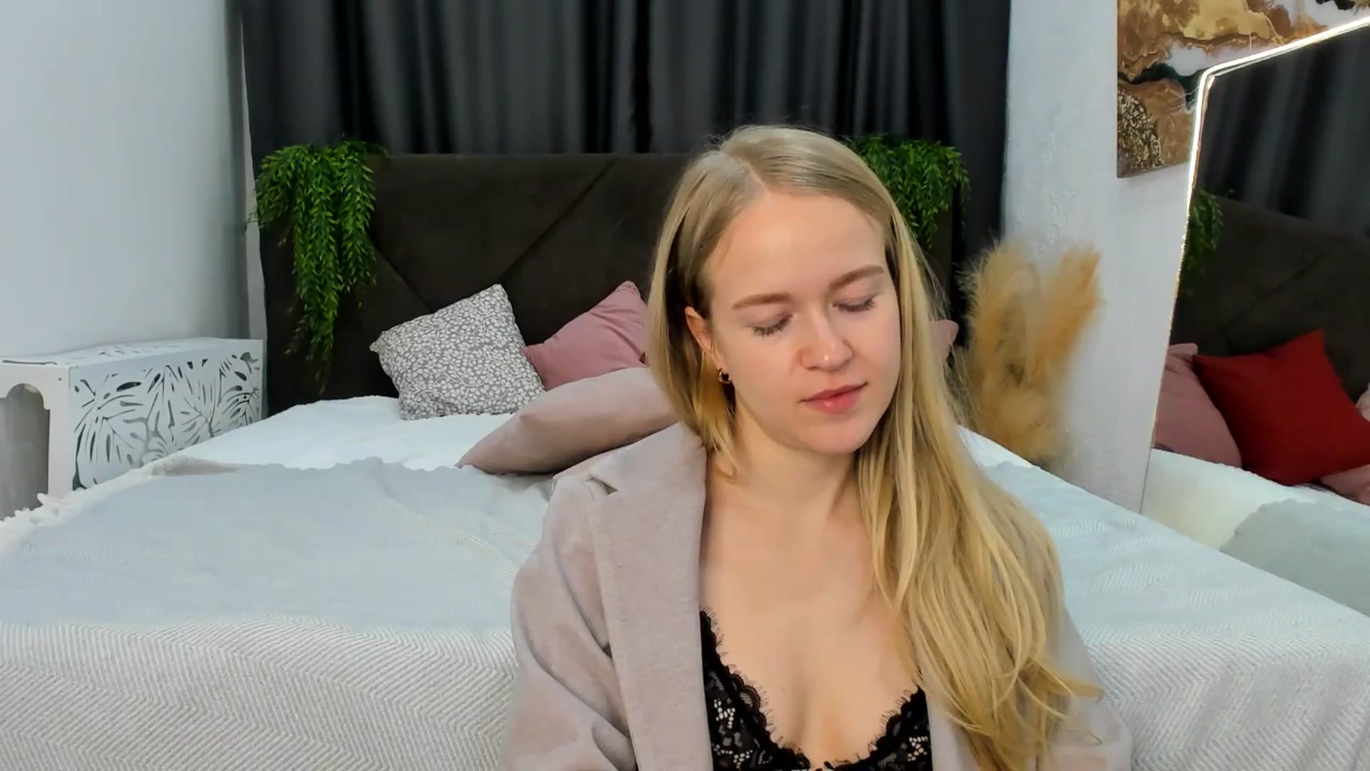 Gallery image thumbnail from Angel_Kristy's myfreecams stream on, 04/05/2025, 07:00 image 18 of 20