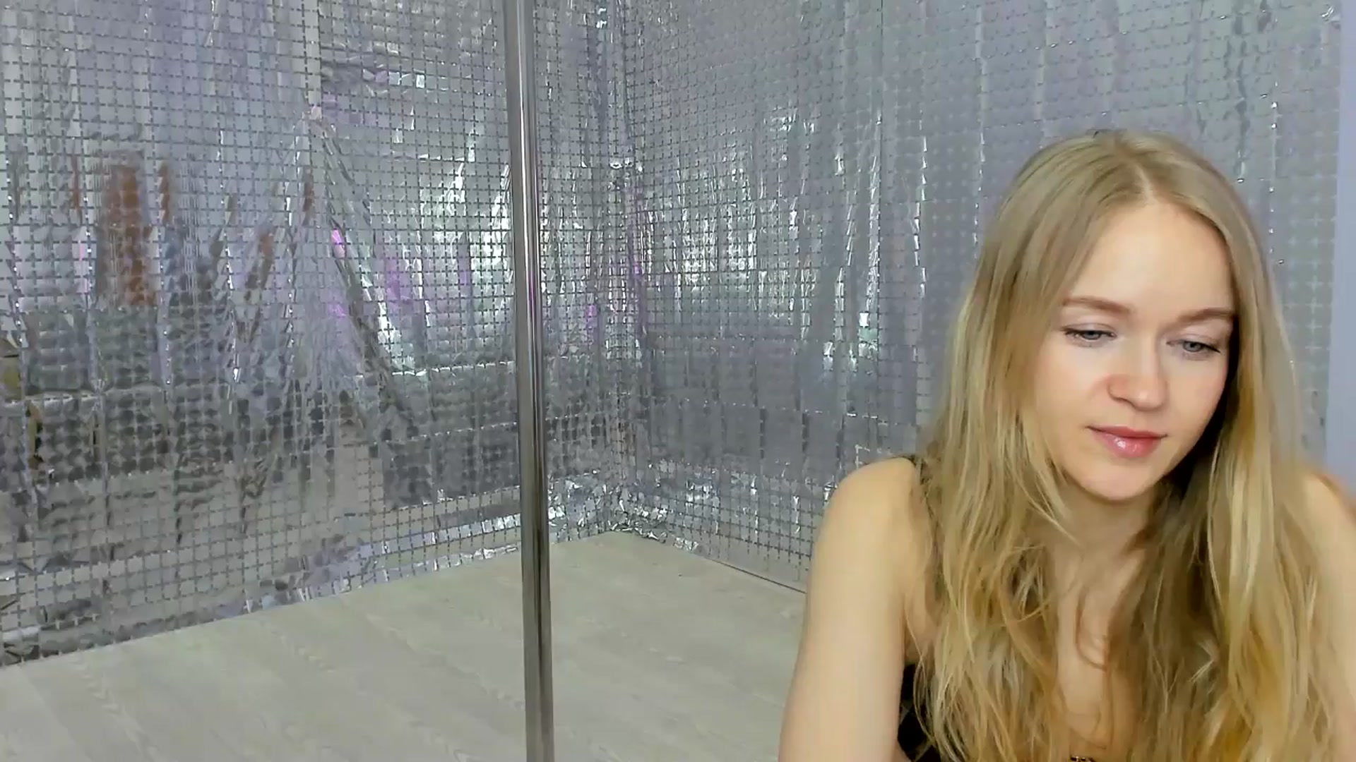 Gallery image thumbnail from Angel_Kristy's myfreecams stream on, 04/06/2025, 06:03 image 19 of 20