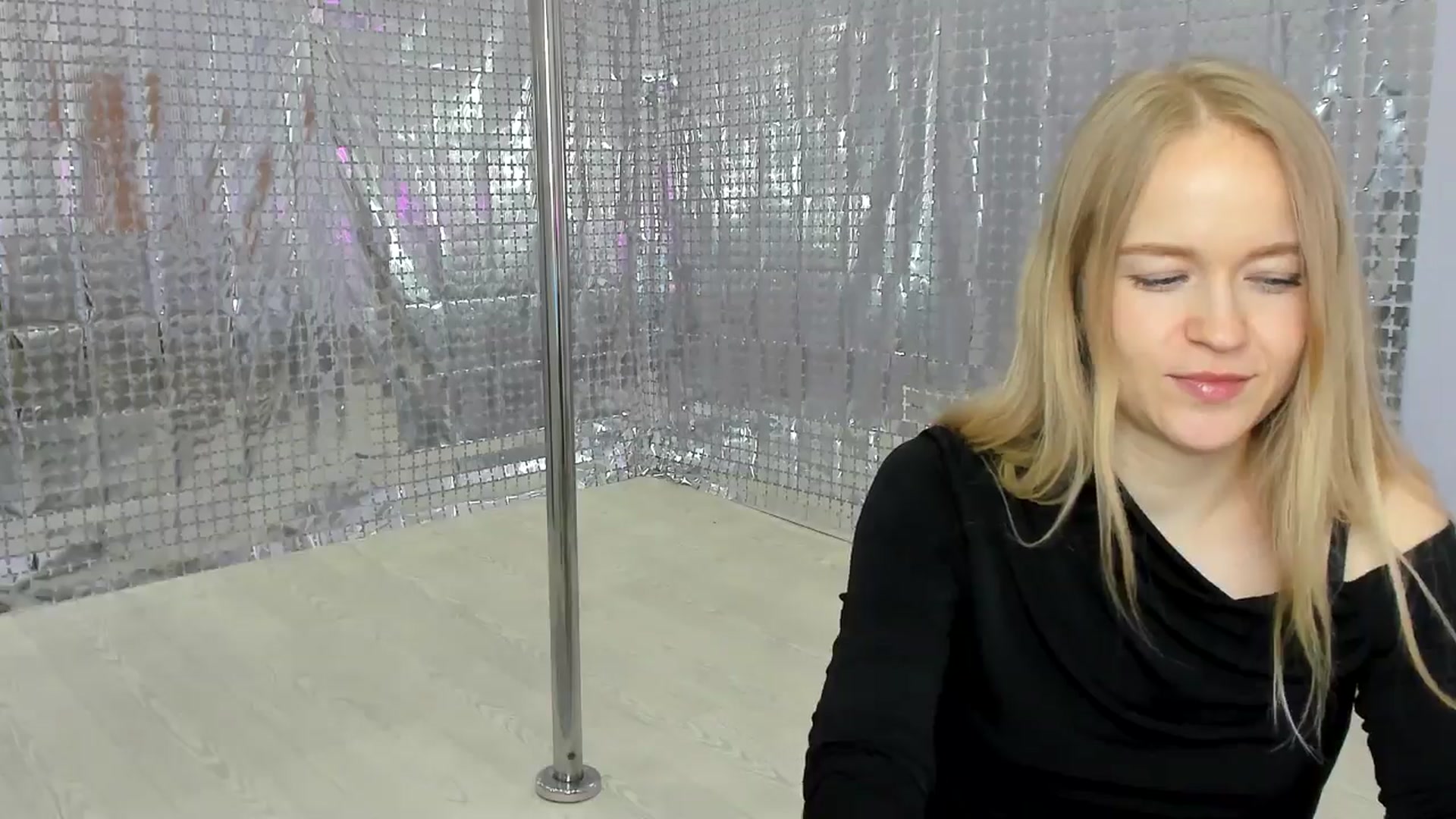 Gallery image thumbnail from Angel_Kristy's myfreecams stream on, 04/06/2025, 07:02 image 14 of 20