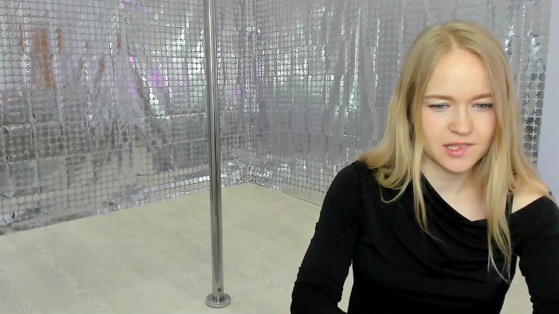 Gallery image thumbnail from Angel_Kristy's myfreecams stream on, 04/06/2025, 07:02 image 12 of 20