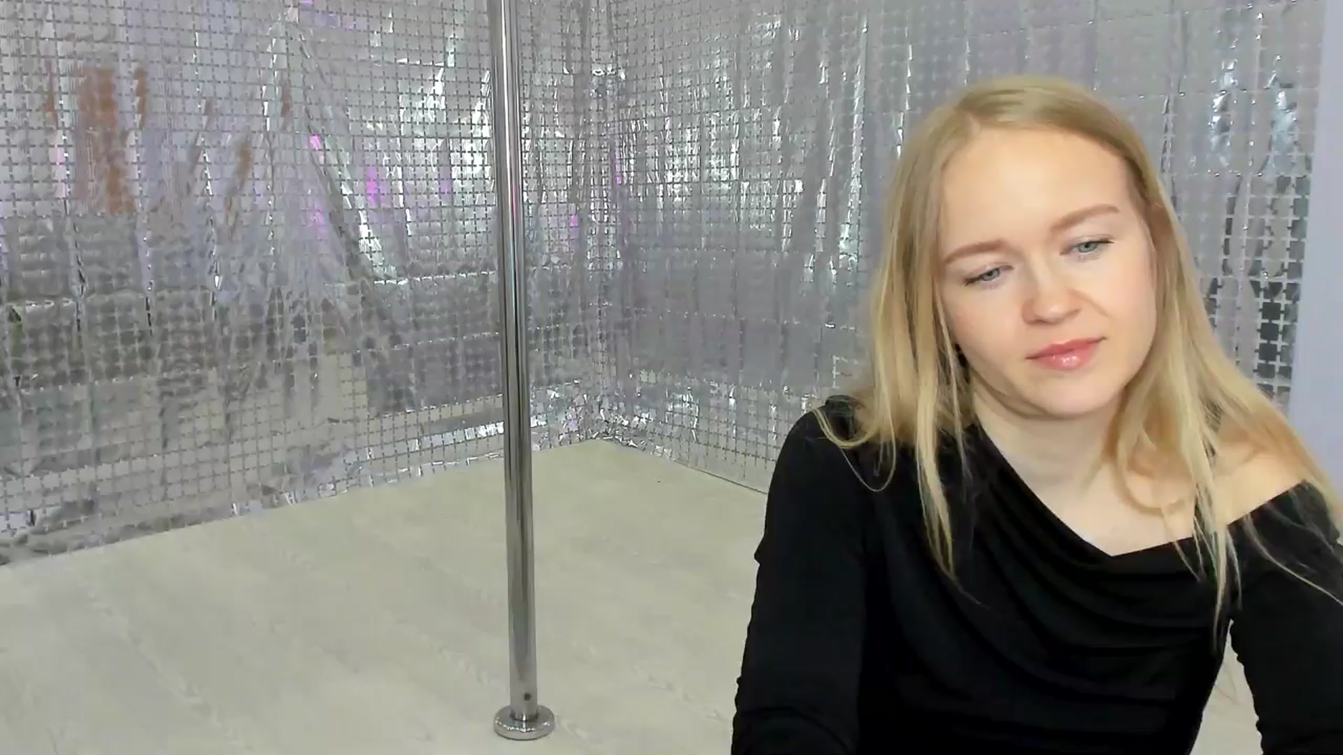 Gallery image thumbnail from Angel_Kristy's myfreecams stream on, 04/06/2025, 07:02 image 17 of 20
