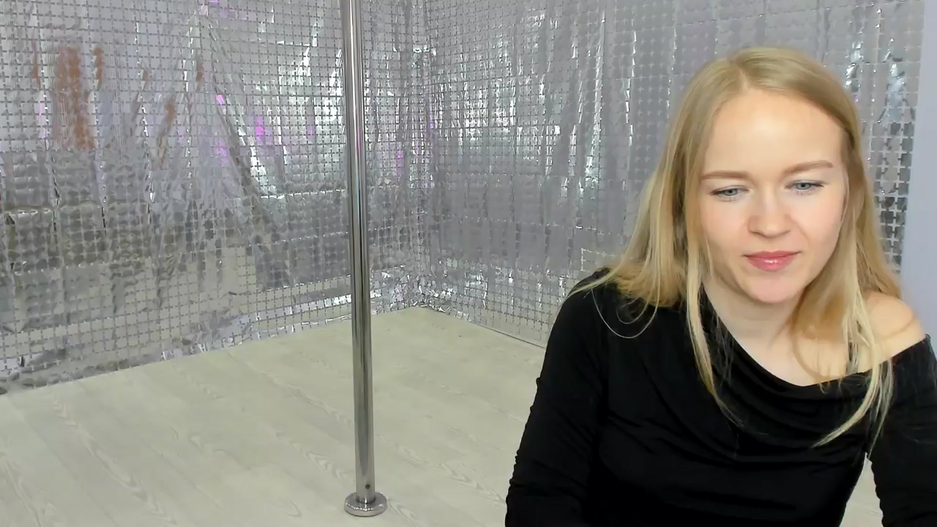 Gallery image thumbnail from Angel_Kristy's myfreecams stream on, 04/06/2025, 07:02 image 18 of 20