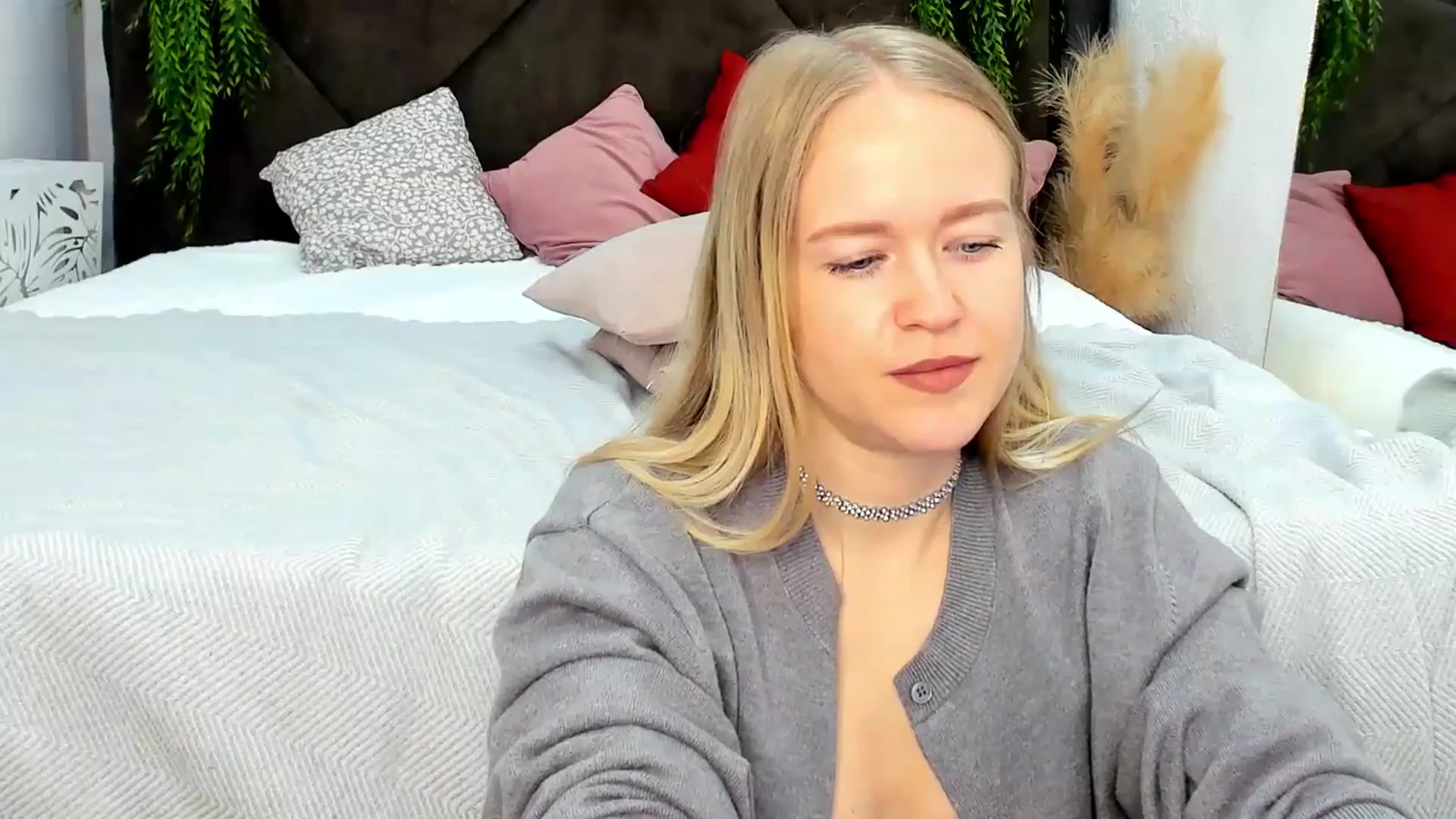 Gallery image thumbnail from Angel_Kristy's myfreecams stream on, 04/09/2025, 05:53 image 5 of 20