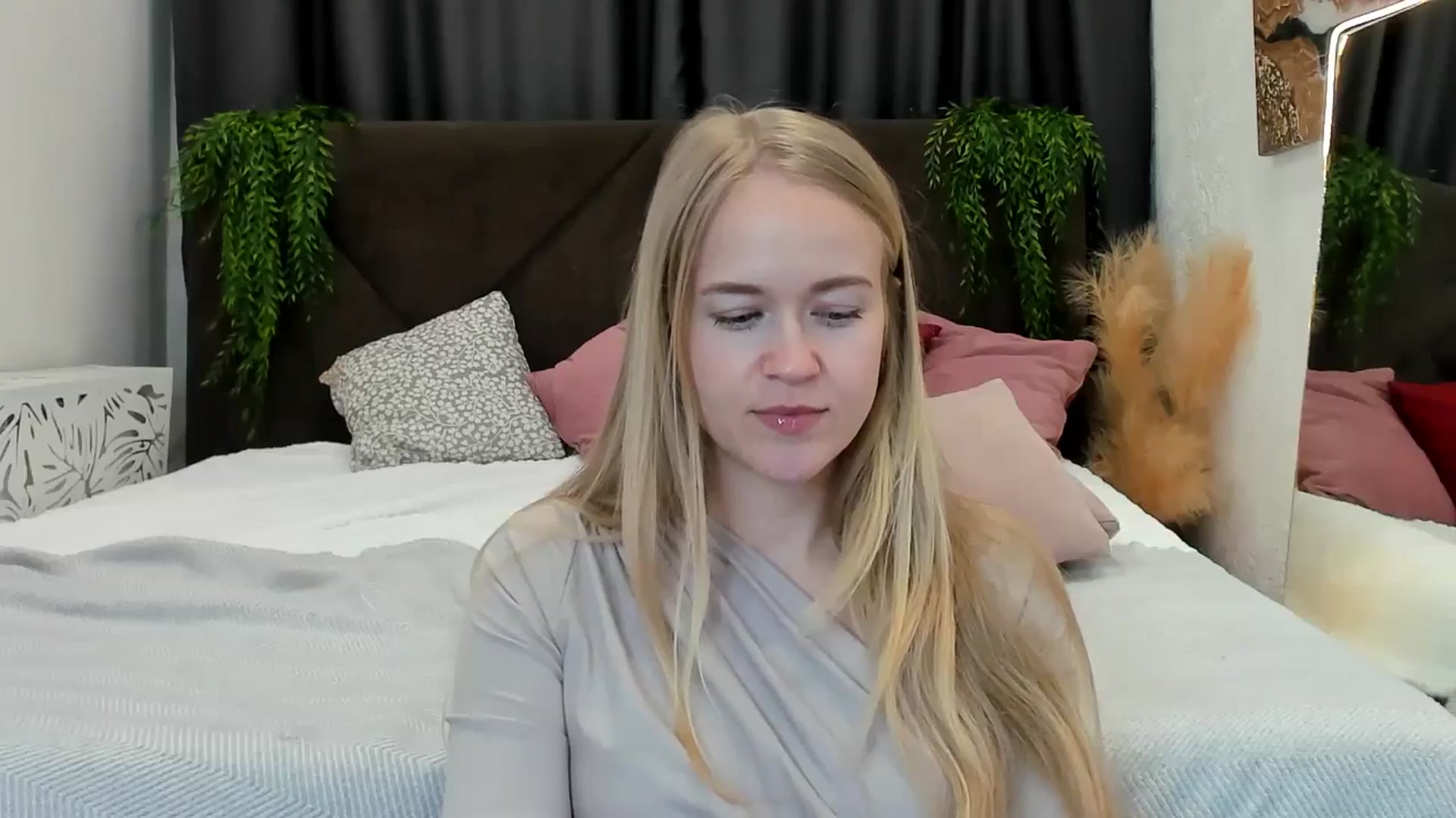 Gallery image thumbnail from Angel_Kristy's myfreecams stream on, 04/15/2025, 06:33 image 3 of 20