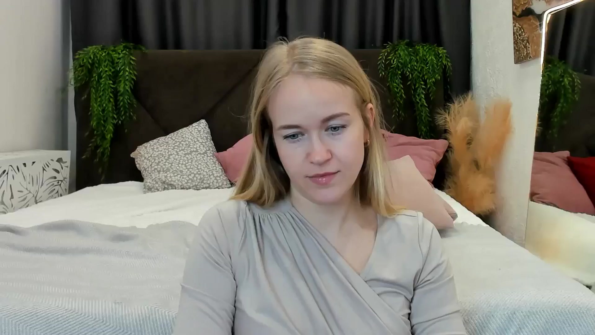 Gallery image thumbnail from Angel_Kristy's myfreecams stream on, 04/15/2025, 06:33 image 1 of 20