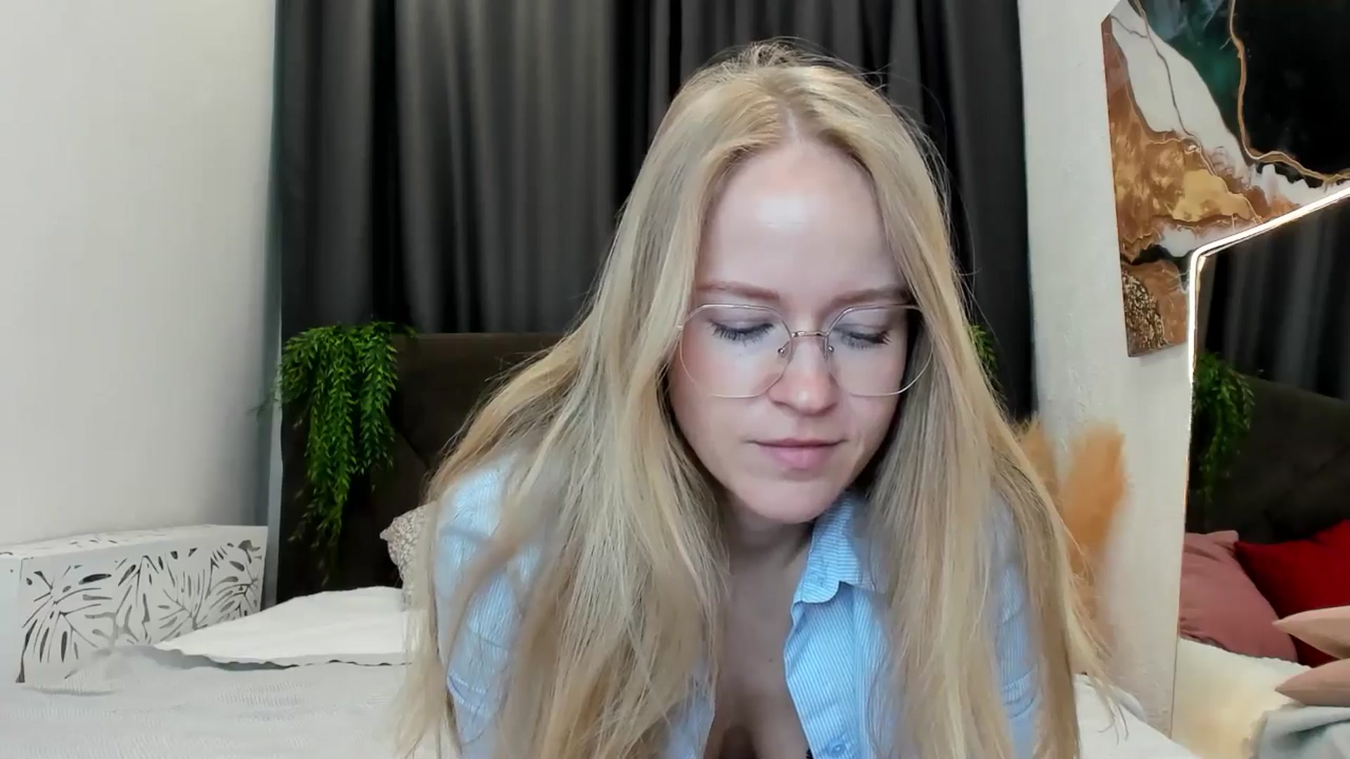 Gallery image thumbnail from Angel_Kristy's myfreecams stream on, 04/18/2025, 03:10 image 4 of 20