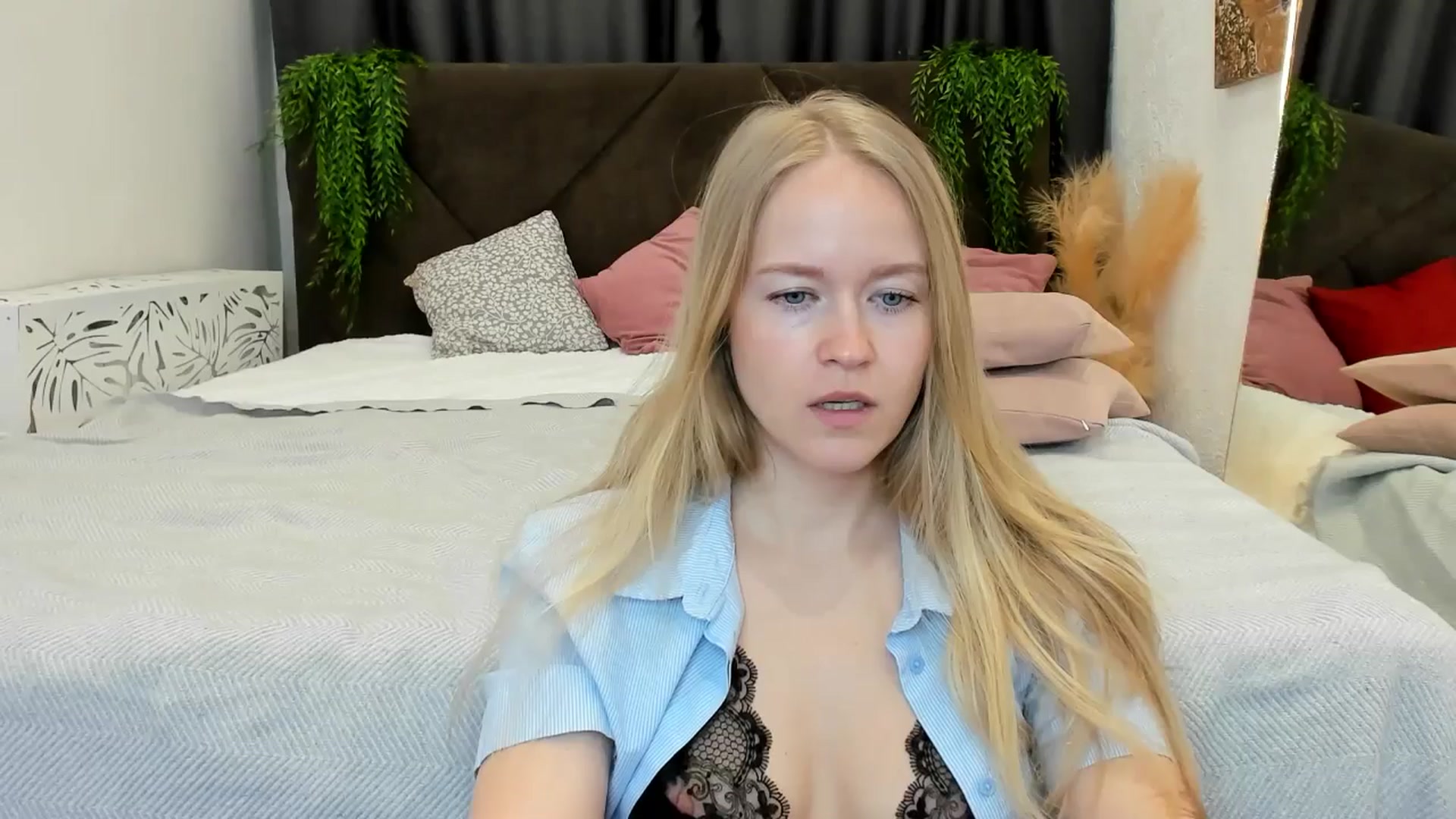 Gallery image thumbnail from Angel_Kristy's myfreecams stream on, 04/18/2025, 03:10 image 17 of 20