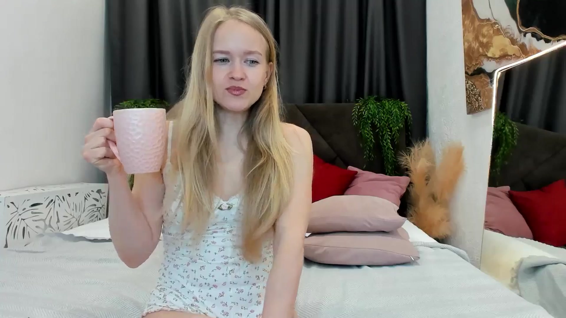 Gallery image thumbnail from Angel_Kristy's myfreecams stream on, 04/18/2025, 04:57 image 9 of 20