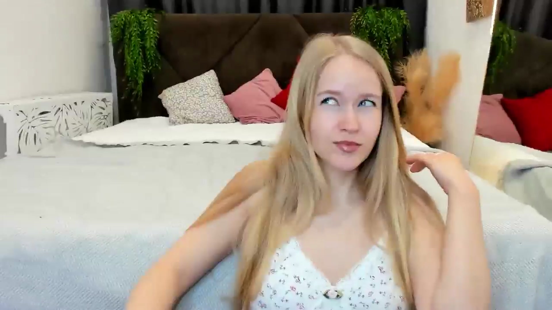 Gallery image thumbnail from Angel_Kristy's myfreecams stream on, 04/18/2025, 04:57 image 14 of 20
