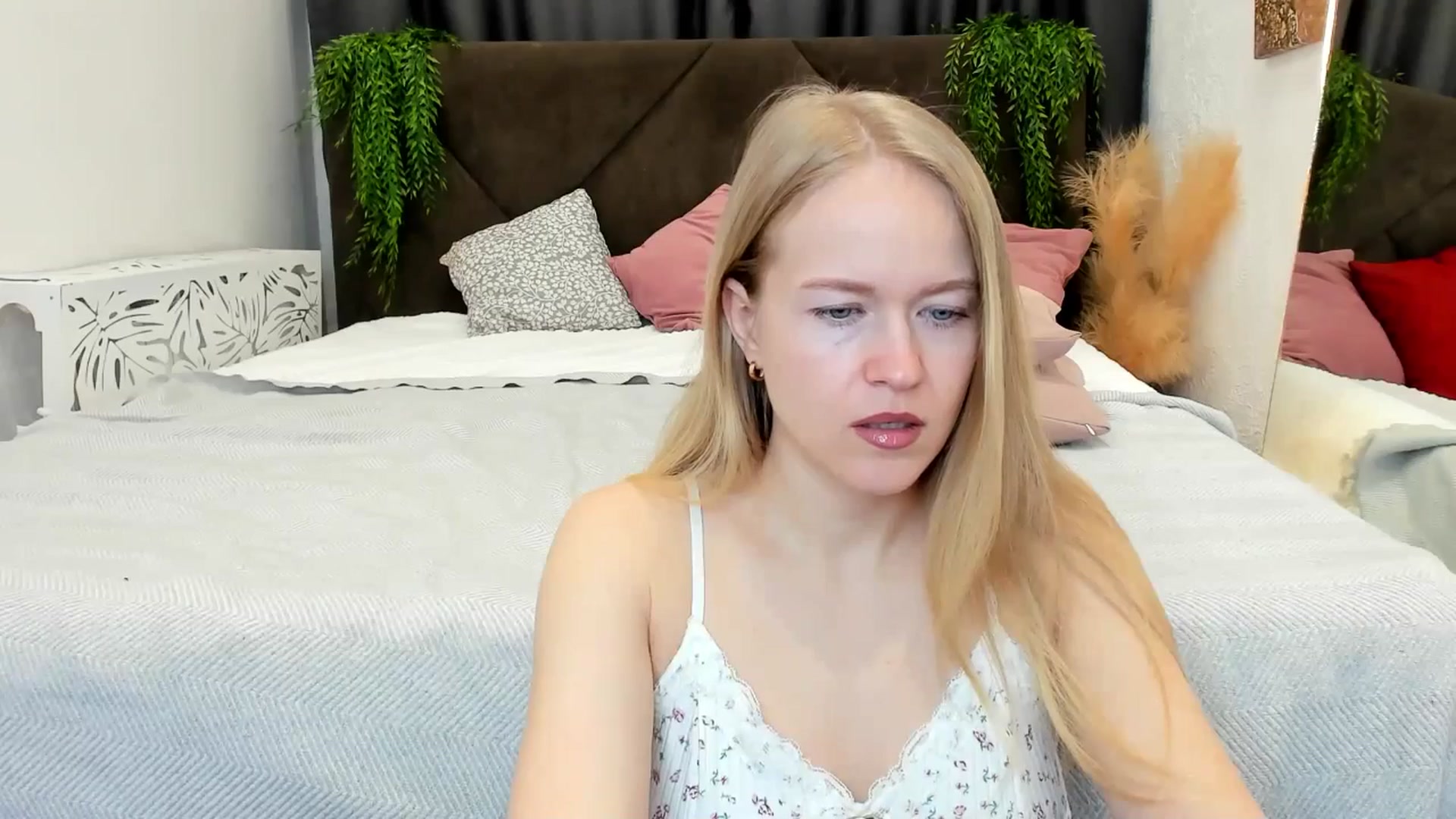 Gallery image thumbnail from Angel_Kristy's myfreecams stream on, 04/18/2025, 04:57 image 13 of 20