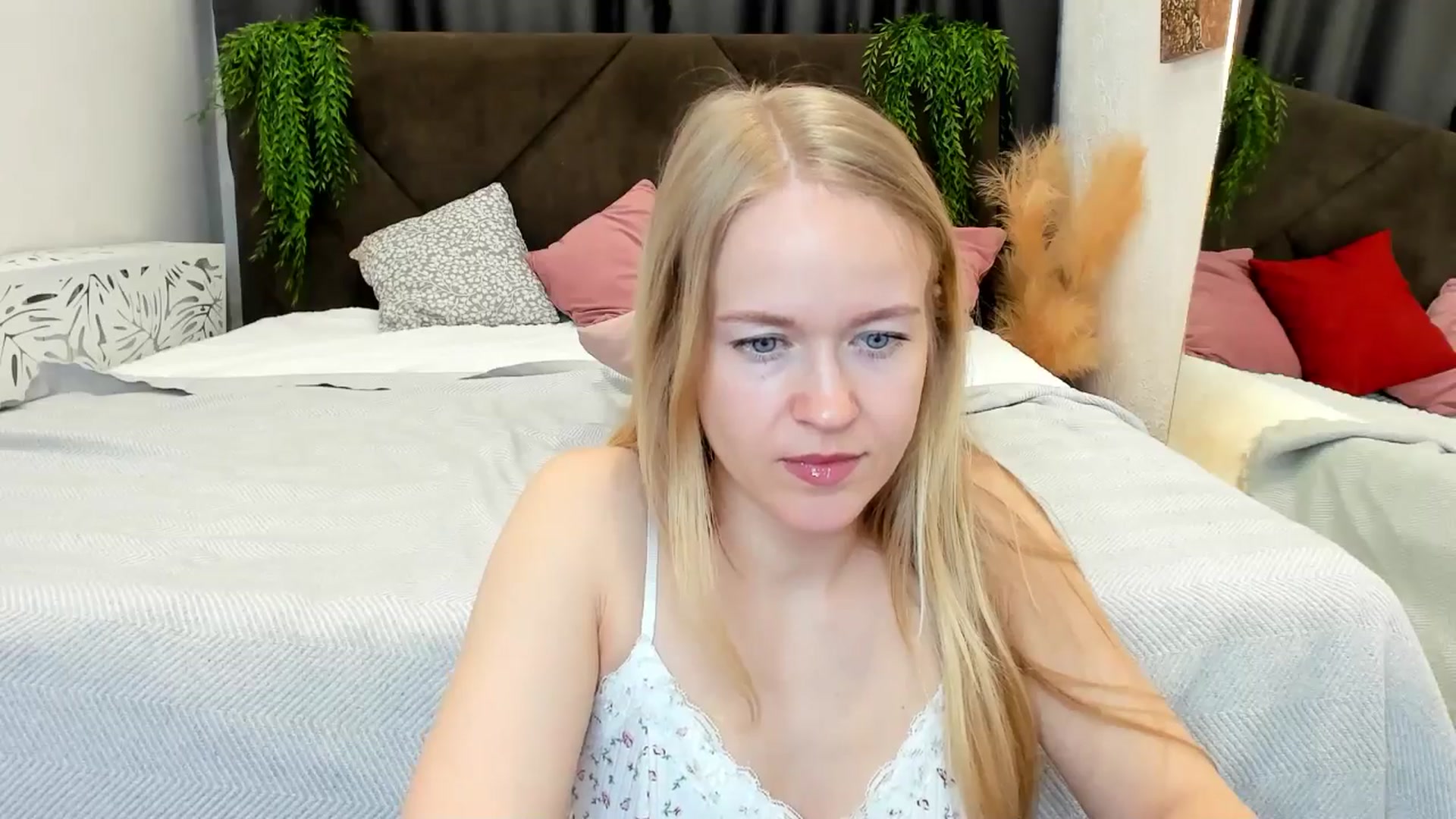 Gallery image thumbnail from Angel_Kristy's myfreecams stream on, 04/18/2025, 06:35 image 9 of 20