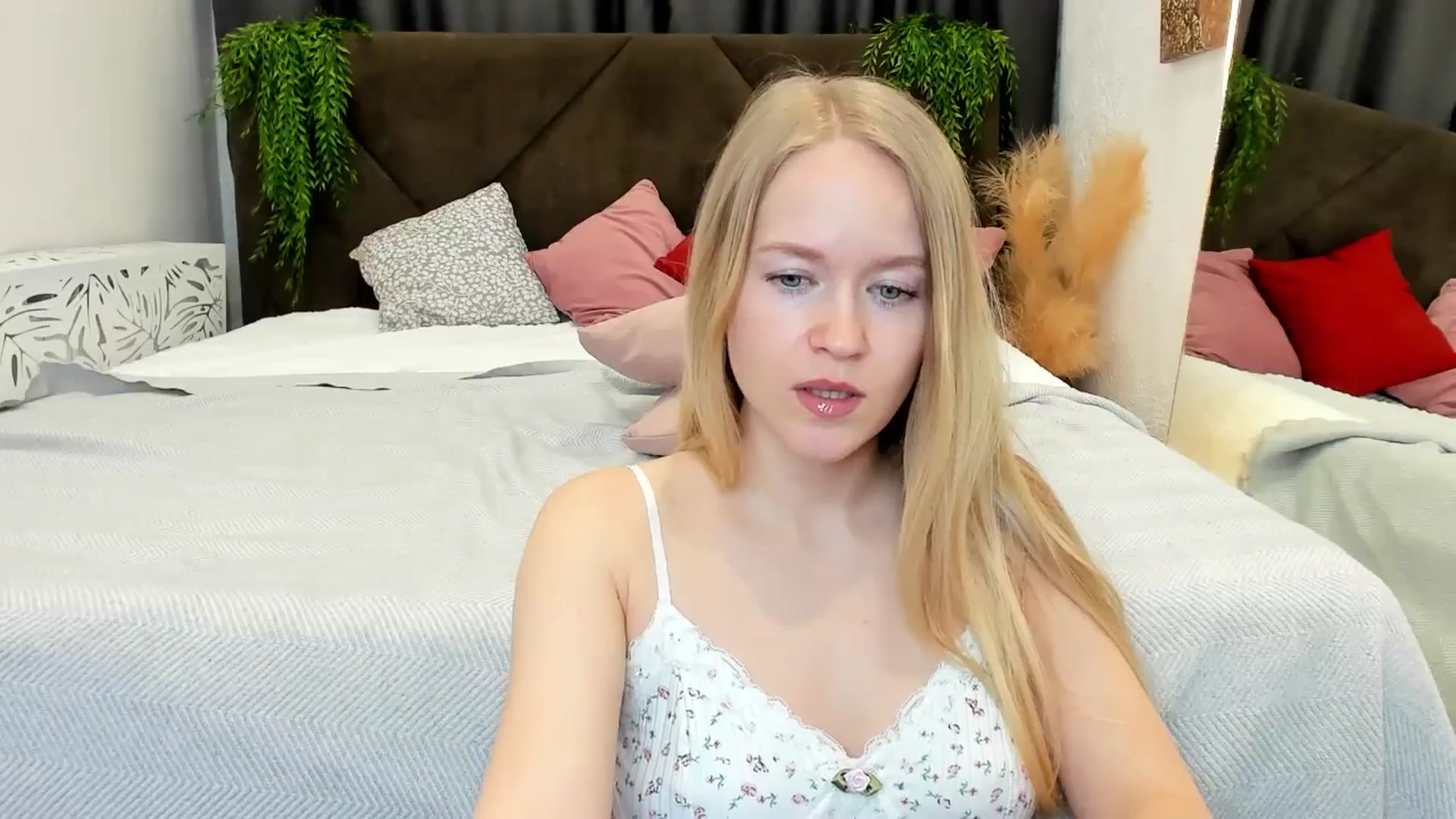 Gallery image thumbnail from Angel_Kristy's myfreecams stream on, 04/18/2025, 06:35 image 7 of 20