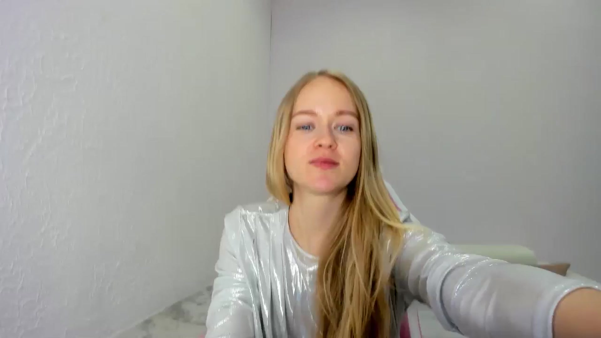 Gallery image thumbnail from Angel_Kristy's myfreecams stream on, 04/24/2025, 04:33 image 1 of 20