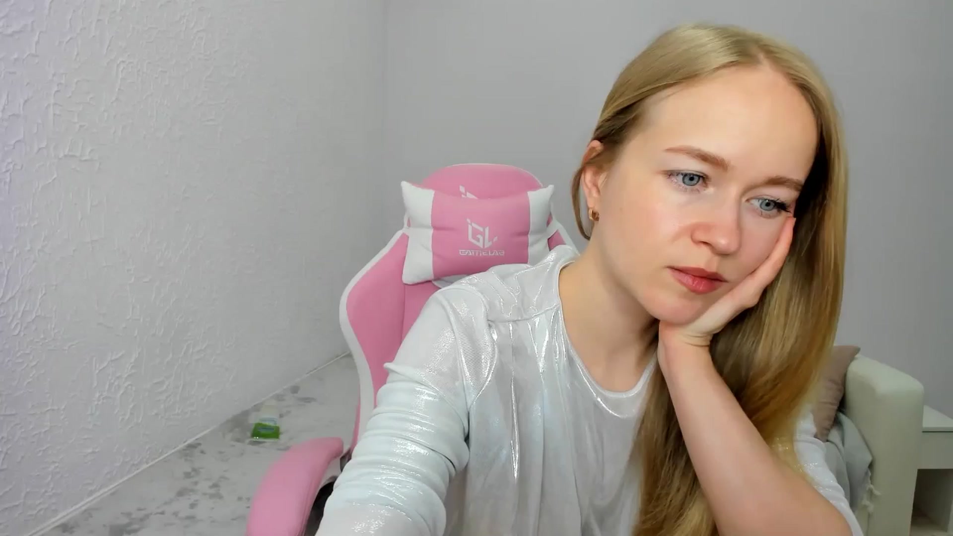 Gallery image thumbnail from Angel_Kristy's myfreecams stream on, 04/24/2025, 05:38 image 7 of 20
