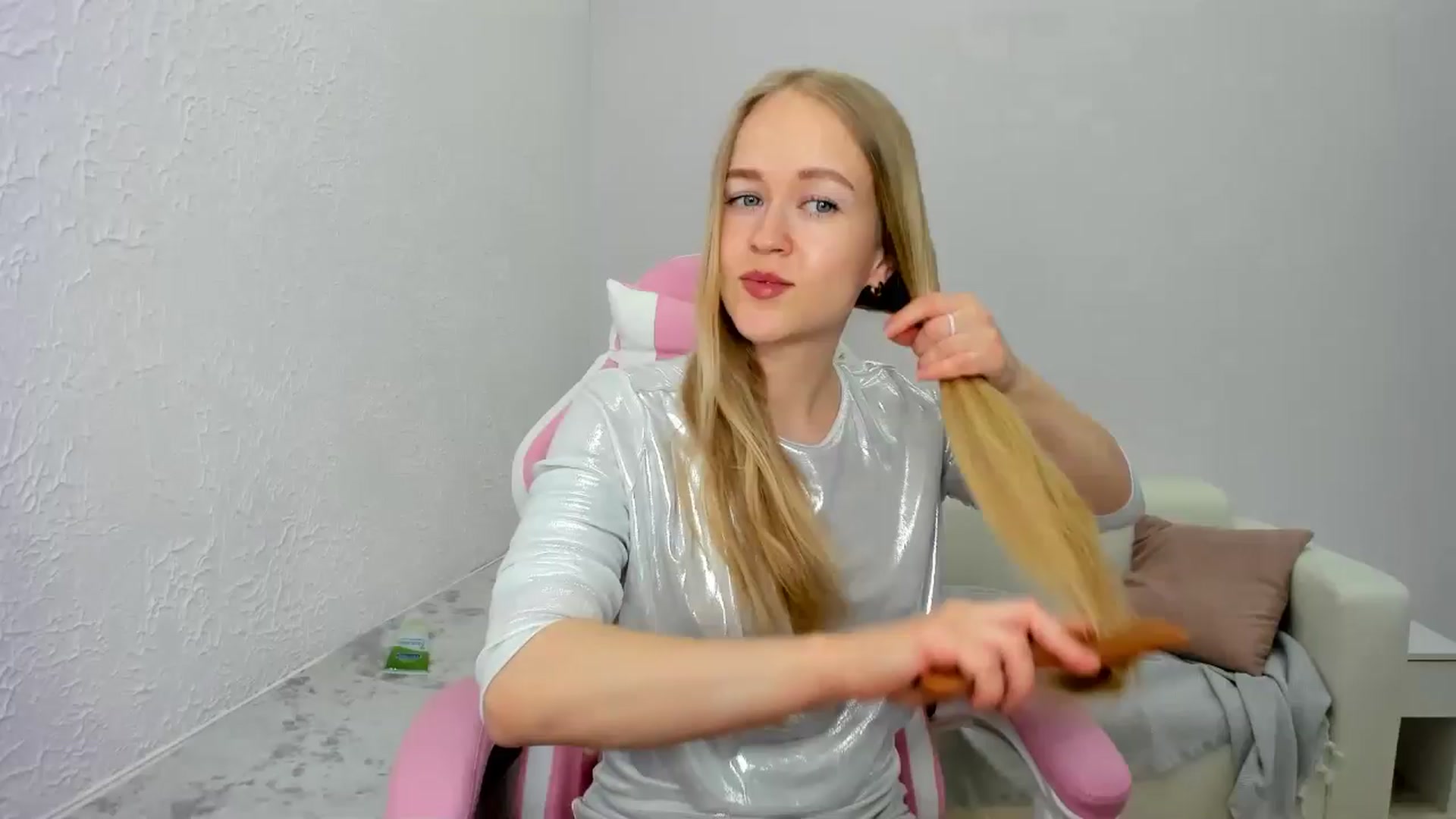 Gallery image thumbnail from Angel_Kristy's myfreecams stream on, 04/24/2025, 05:38 image 6 of 20