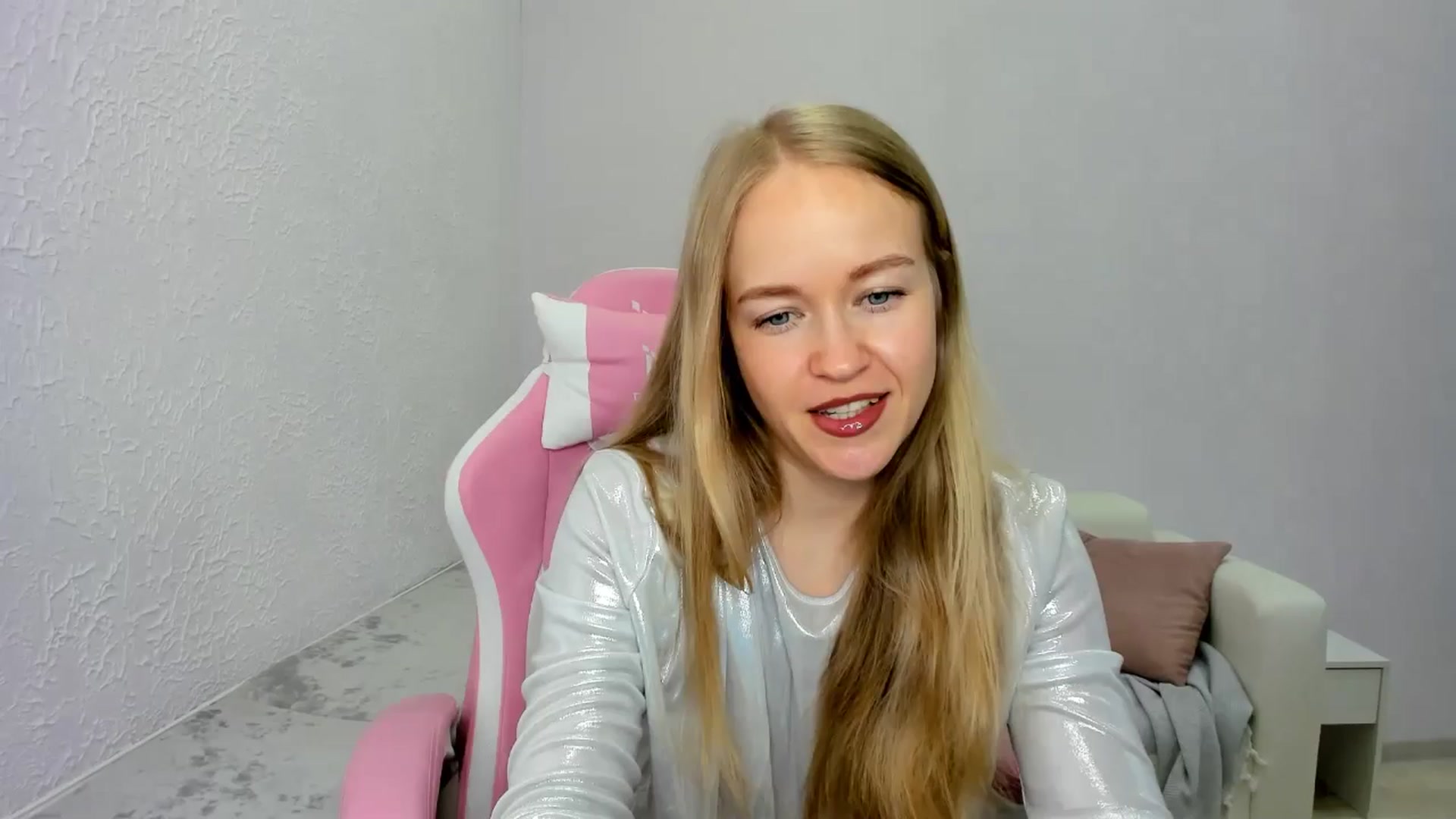 Gallery image thumbnail from Angel_Kristy's myfreecams stream on, 04/24/2025, 06:36 image 2 of 20