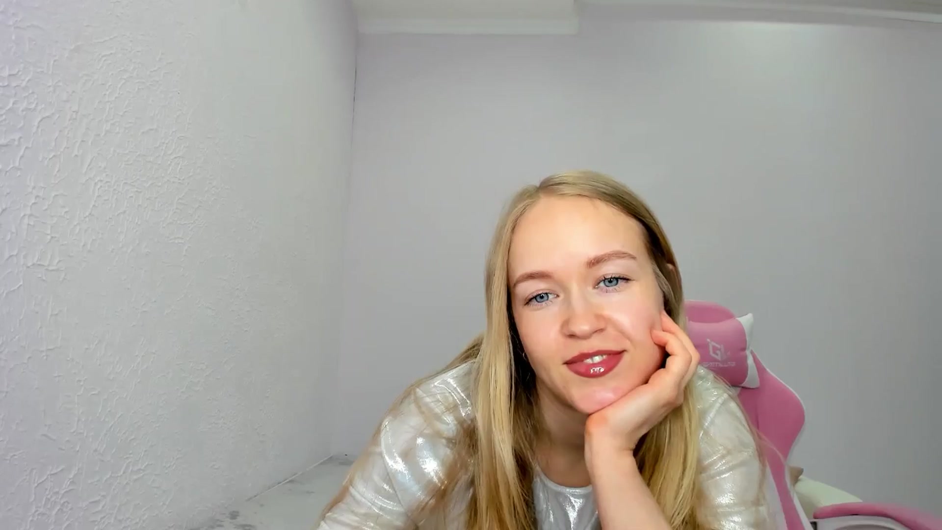 Gallery image thumbnail from Angel_Kristy's myfreecams stream on, 04/24/2025, 06:36 image 12 of 20