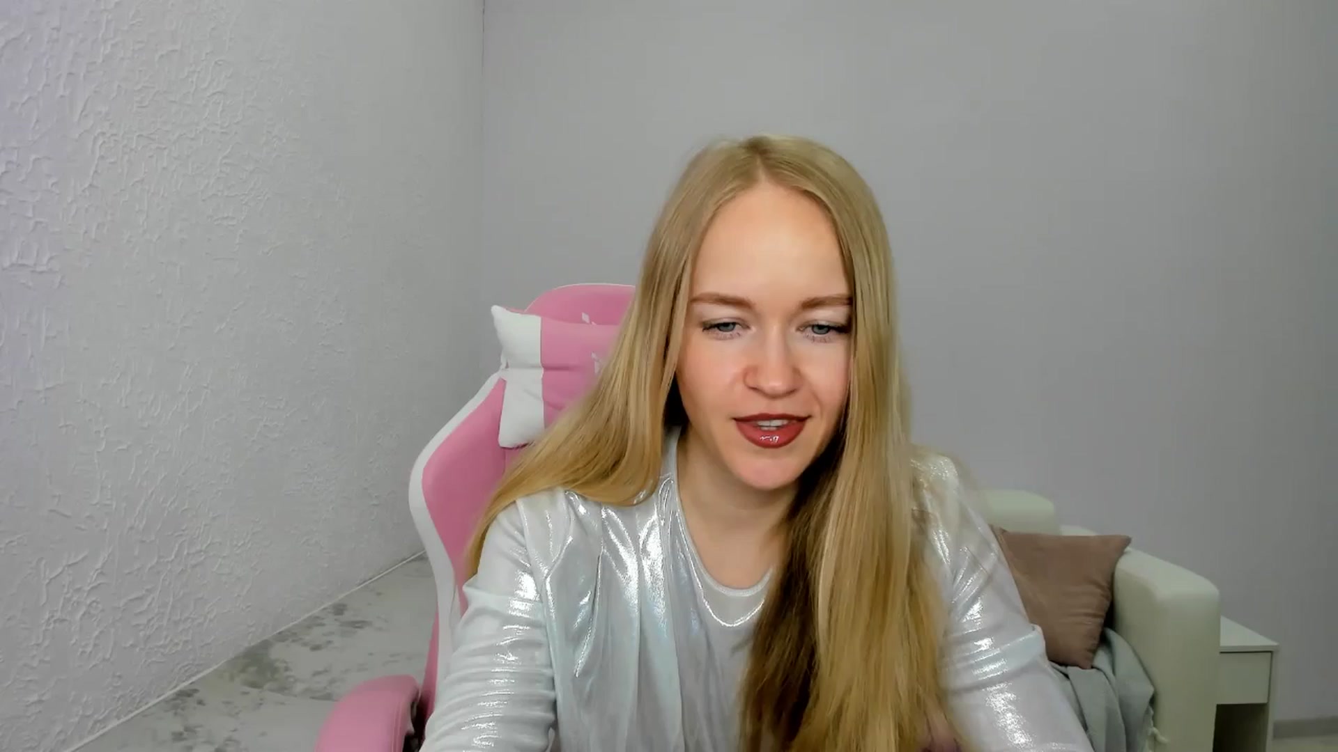 Gallery image thumbnail from Angel_Kristy's myfreecams stream on, 04/24/2025, 06:36 image 1 of 20