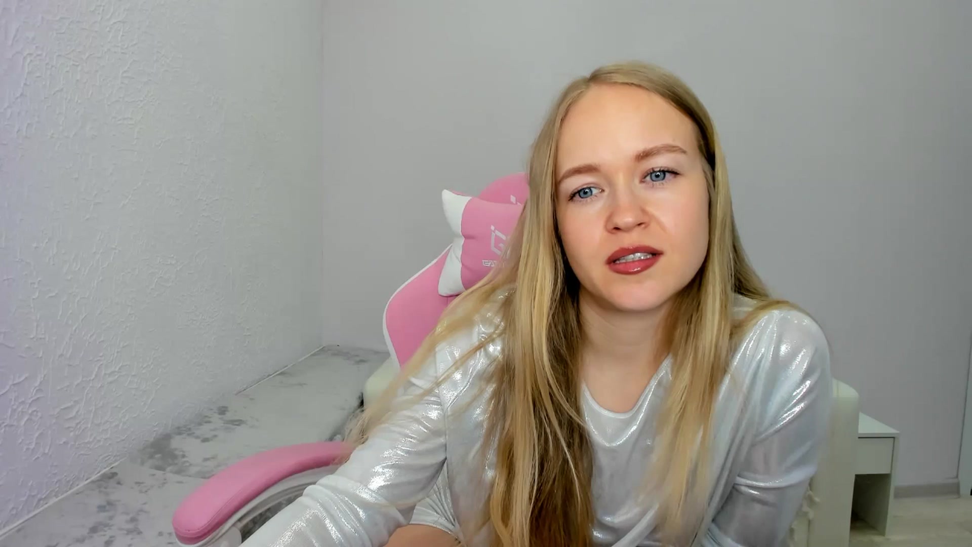 Gallery image thumbnail from Angel_Kristy's myfreecams stream on, 04/24/2025, 06:57 image 7 of 20