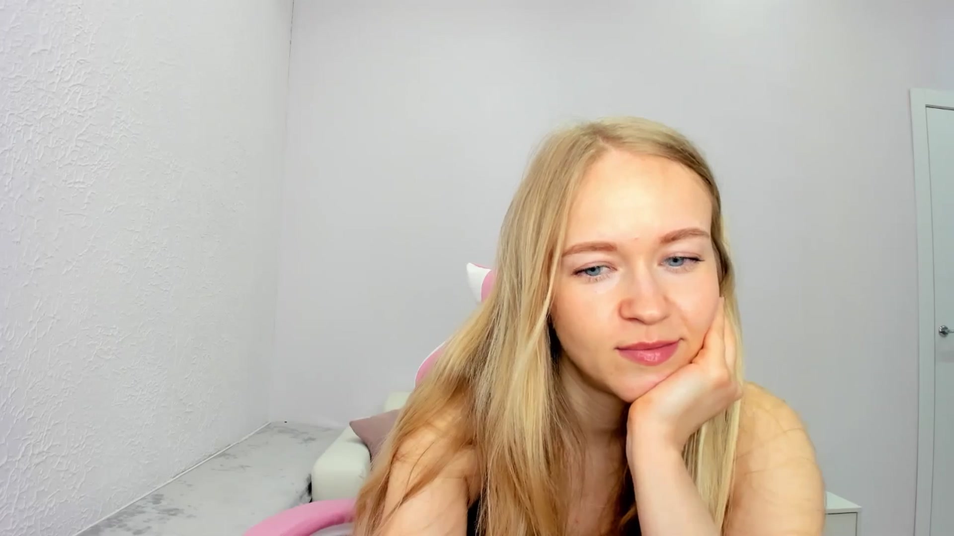 Gallery image thumbnail from Angel_Kristy's myfreecams stream on, 04/28/2025, 02:50 image 12 of 20