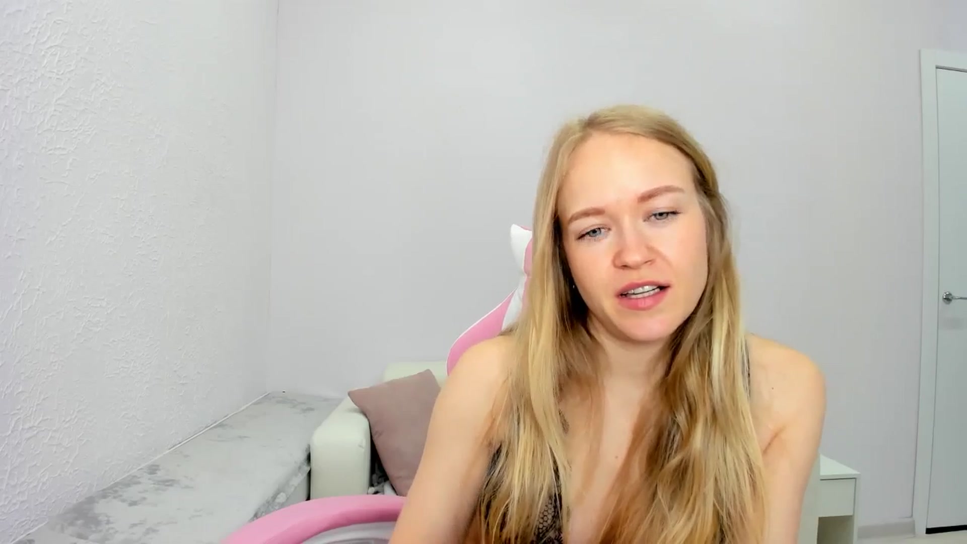 Gallery image thumbnail from Angel_Kristy's myfreecams stream on, 04/28/2025, 02:50 image 4 of 20