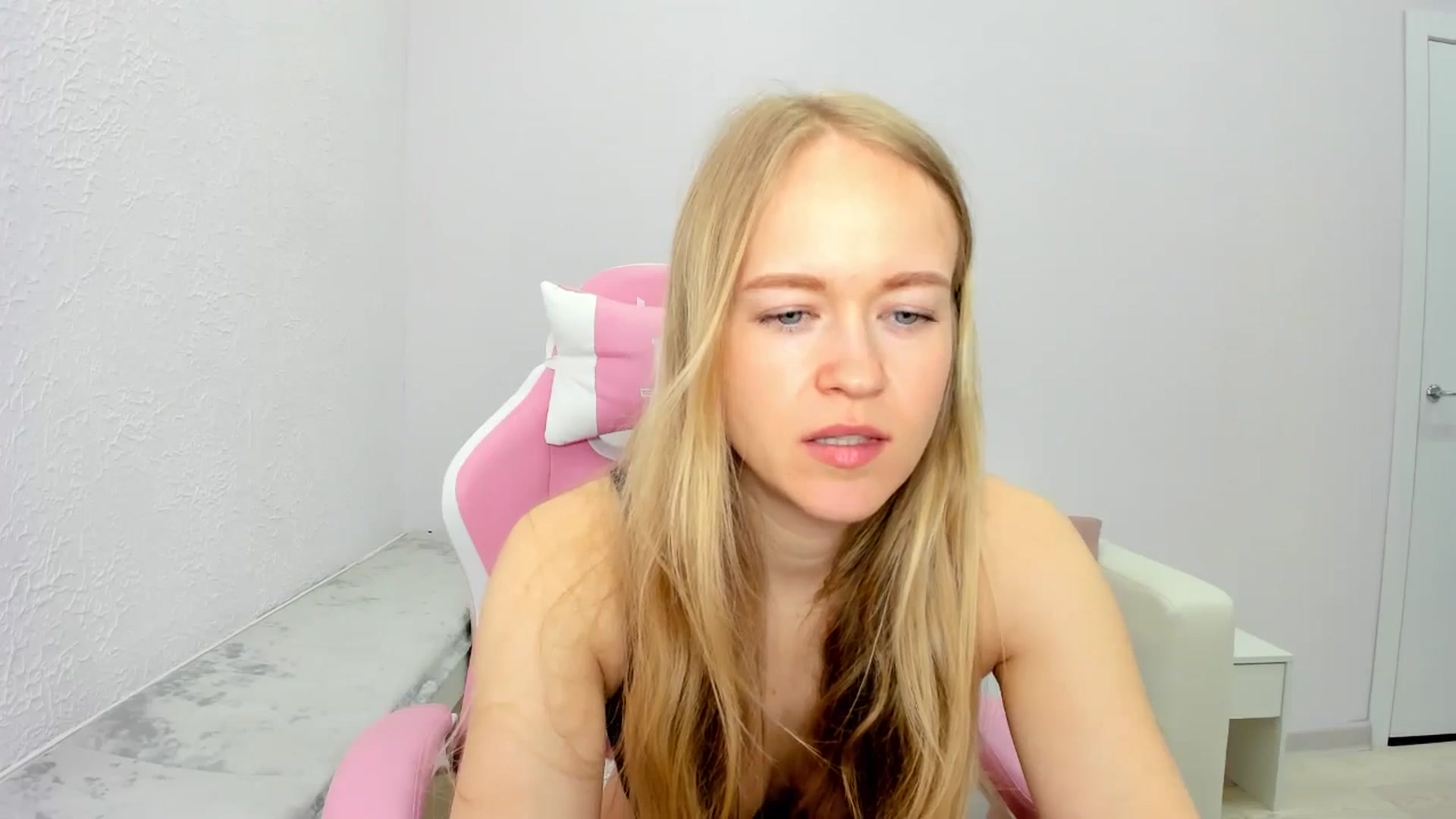 Gallery image thumbnail from Angel_Kristy's myfreecams stream on, 04/28/2025, 02:50 image 8 of 20