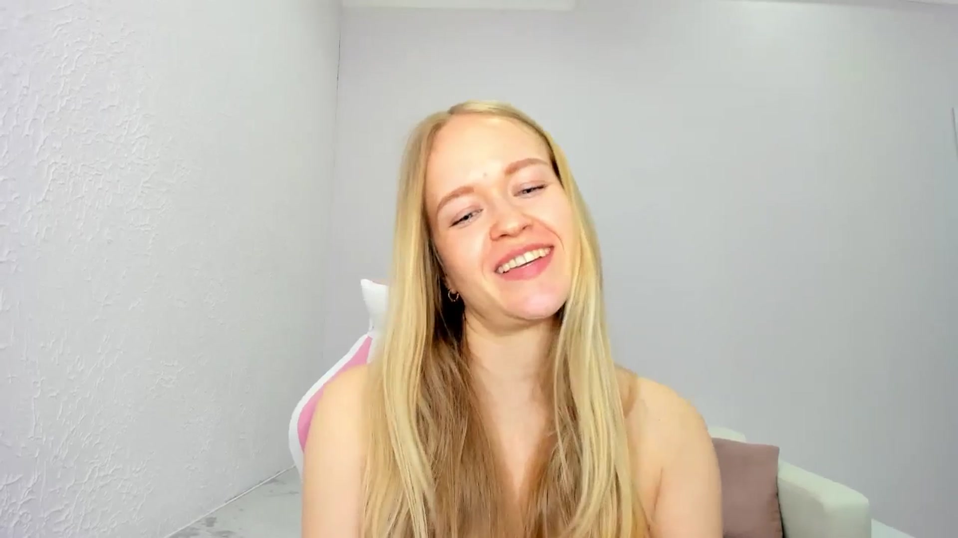 Gallery image thumbnail from Angel_Kristy's myfreecams stream on, 04/28/2025, 04:53 image 19 of 20