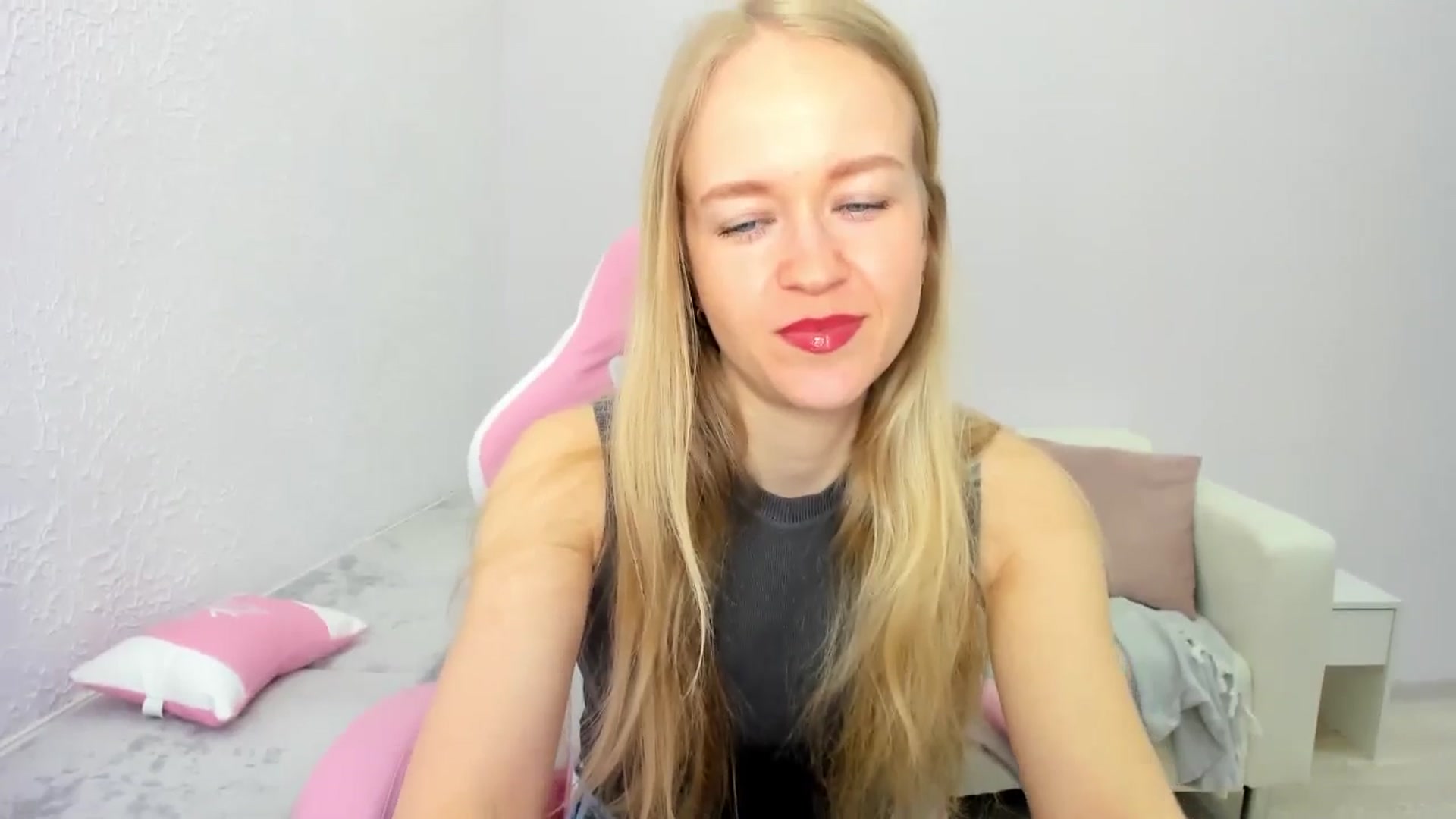 Gallery image thumbnail from Angel_Kristy's myfreecams stream on, 04/29/2025, 02:41 image 10 of 20
