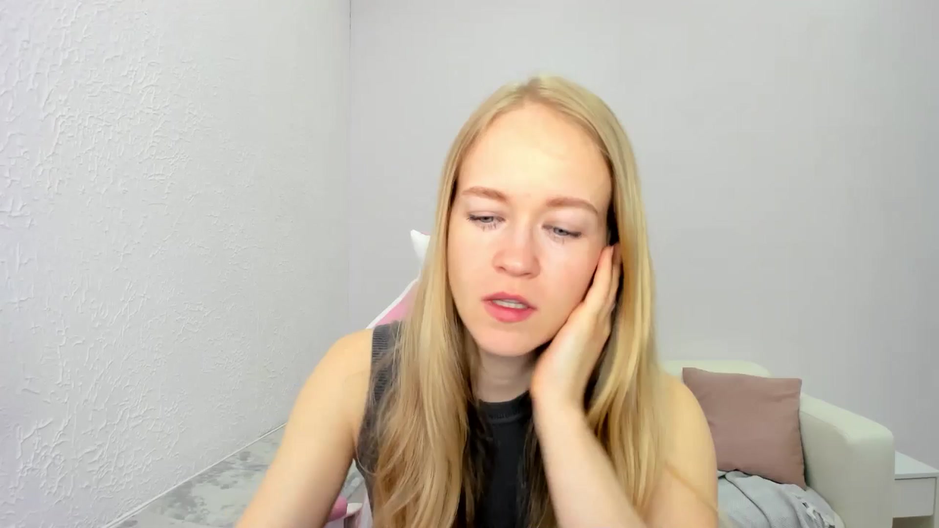 Gallery image thumbnail from Angel_Kristy's myfreecams stream on, 04/29/2025, 02:41 image 1 of 20