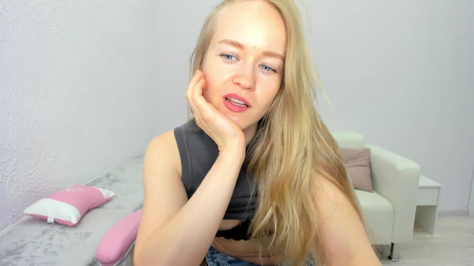 Gallery image thumbnail from Angel_Kristy's myfreecams stream on, 04/29/2025, 04:12 image 15 of 20