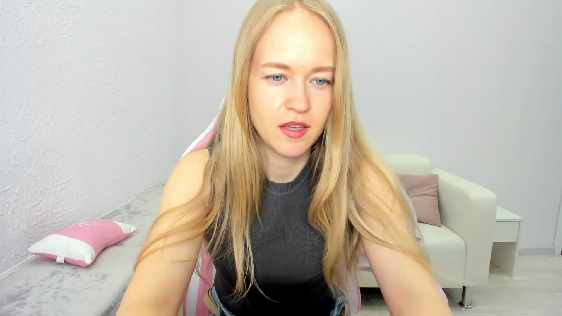 Gallery image thumbnail from Angel_Kristy's myfreecams stream on, 04/29/2025, 04:12 image 3 of 20