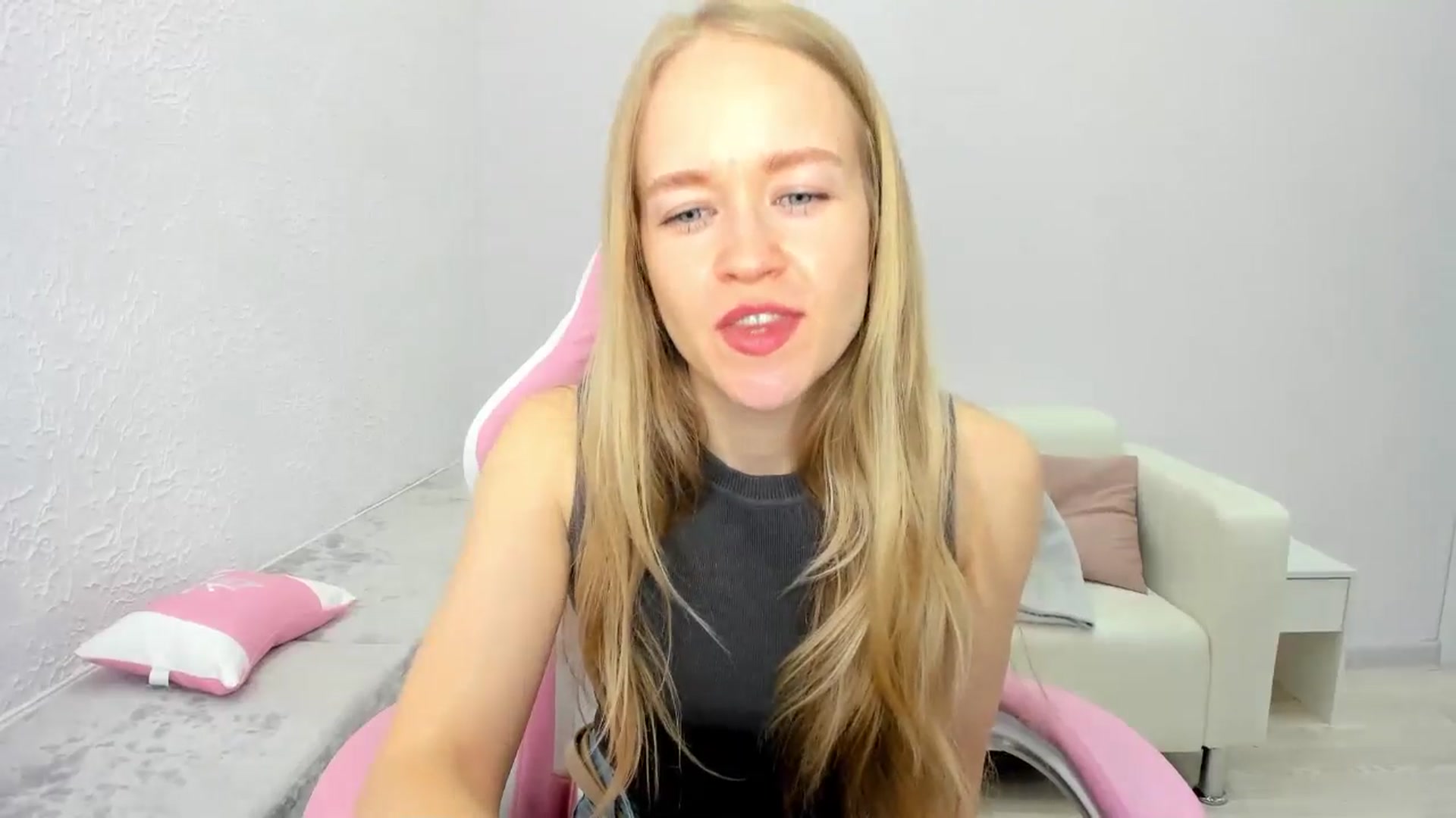Gallery image thumbnail from Angel_Kristy's myfreecams stream on, 04/29/2025, 04:12 image 12 of 20