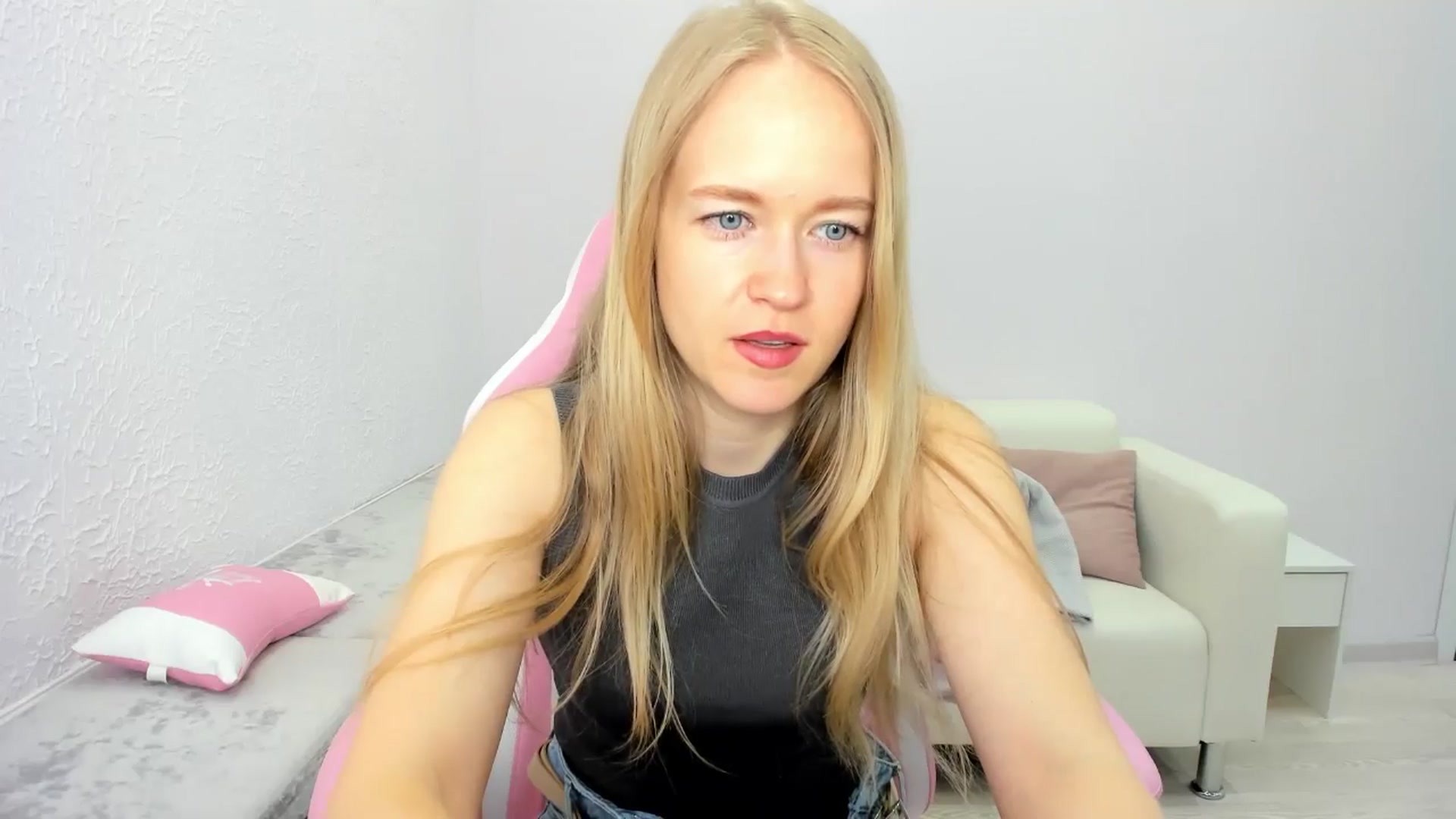 Gallery image thumbnail from Angel_Kristy's myfreecams stream on, 04/29/2025, 04:12 image 5 of 20