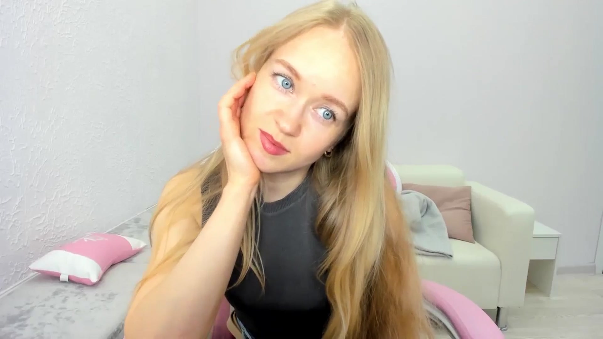 Gallery image thumbnail from Angel_Kristy's myfreecams stream on, 04/29/2025, 04:12 image 8 of 20