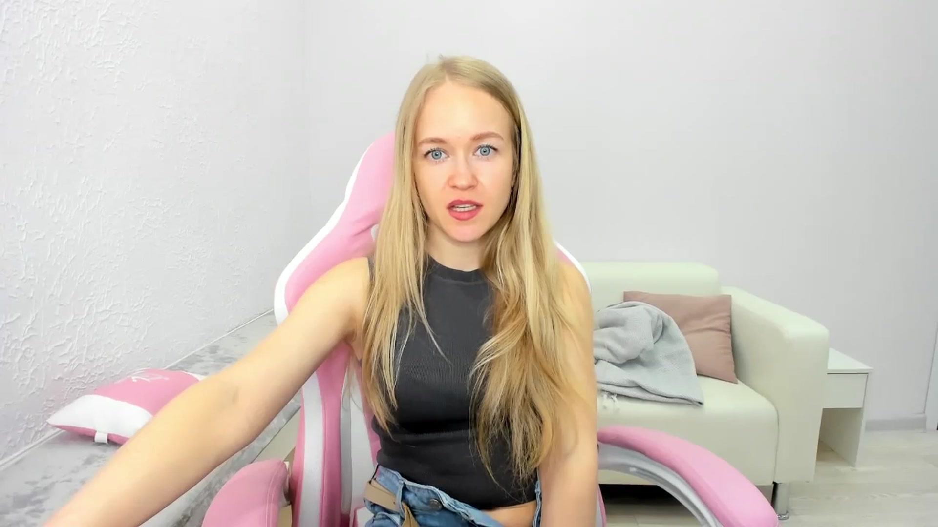Gallery image thumbnail from Angel_Kristy's myfreecams stream on, 04/29/2025, 04:12 image 10 of 20
